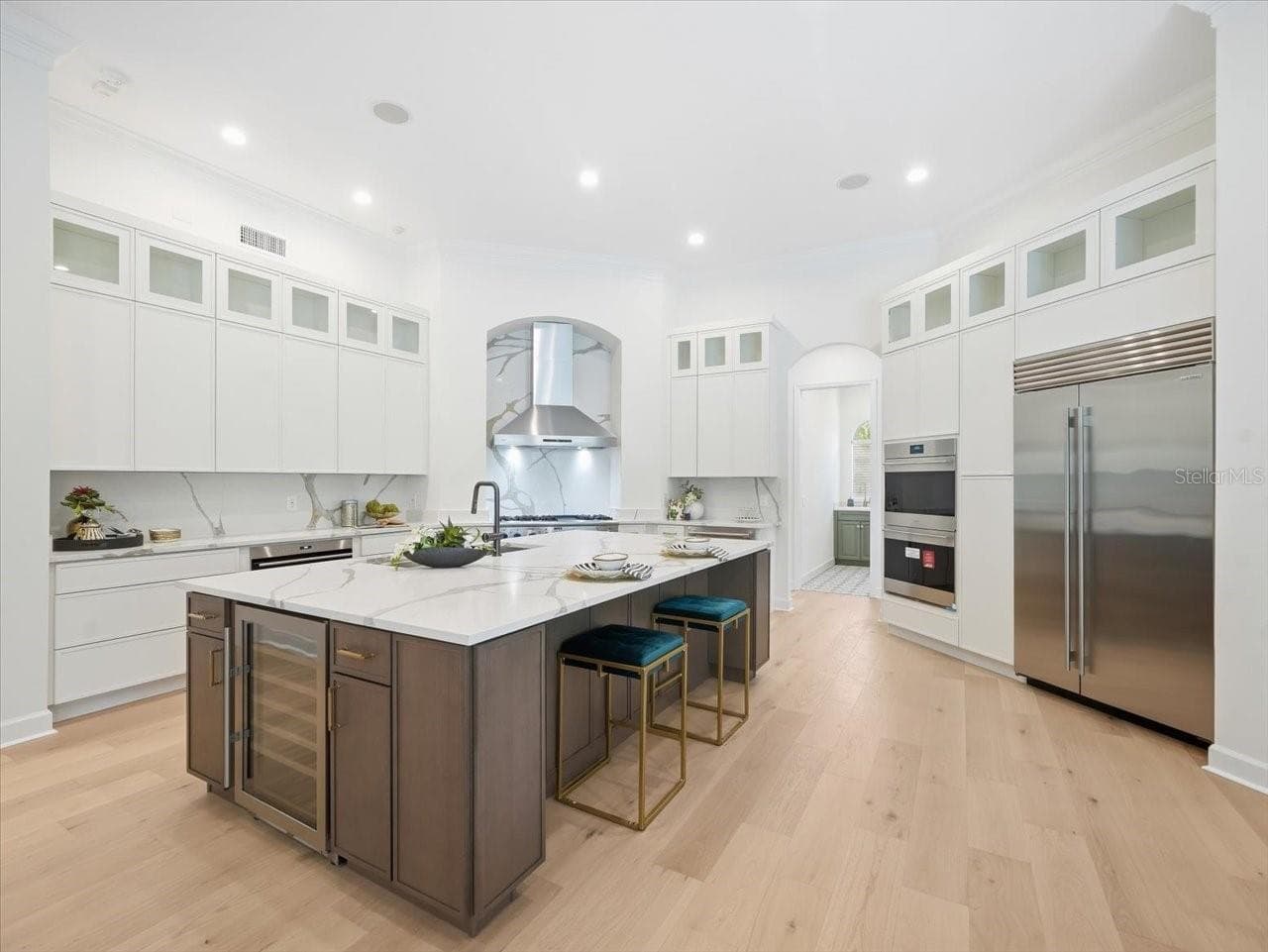 Single Family Residence at 11805 SHIRE WYCLIFFE CT, TAMPA, photo 3 of 48