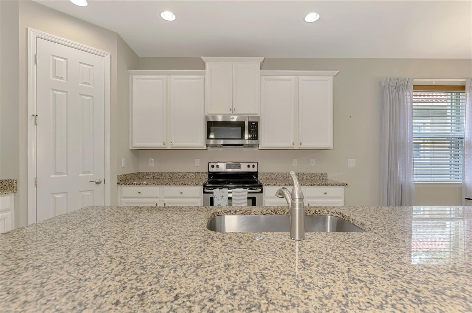 Single Family Residence at 11662 PARROTFISH ST, VENICE, photo 21 of 79