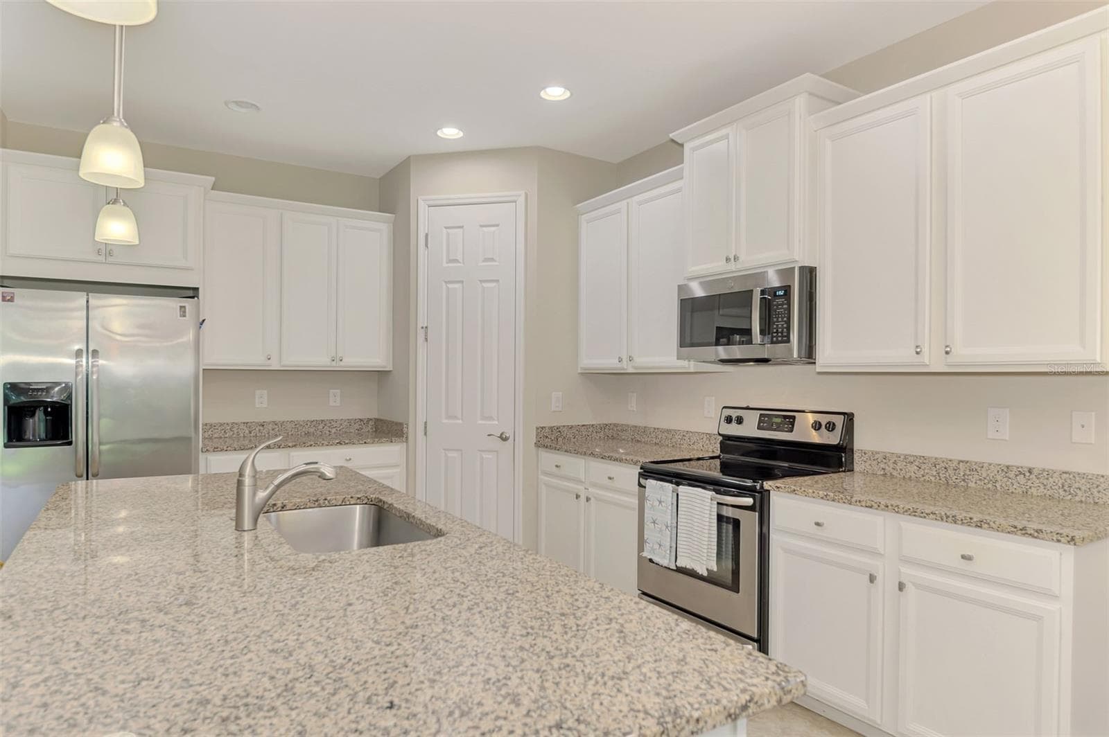 Single Family Residence at 11662 PARROTFISH ST, VENICE, photo 22 of 79