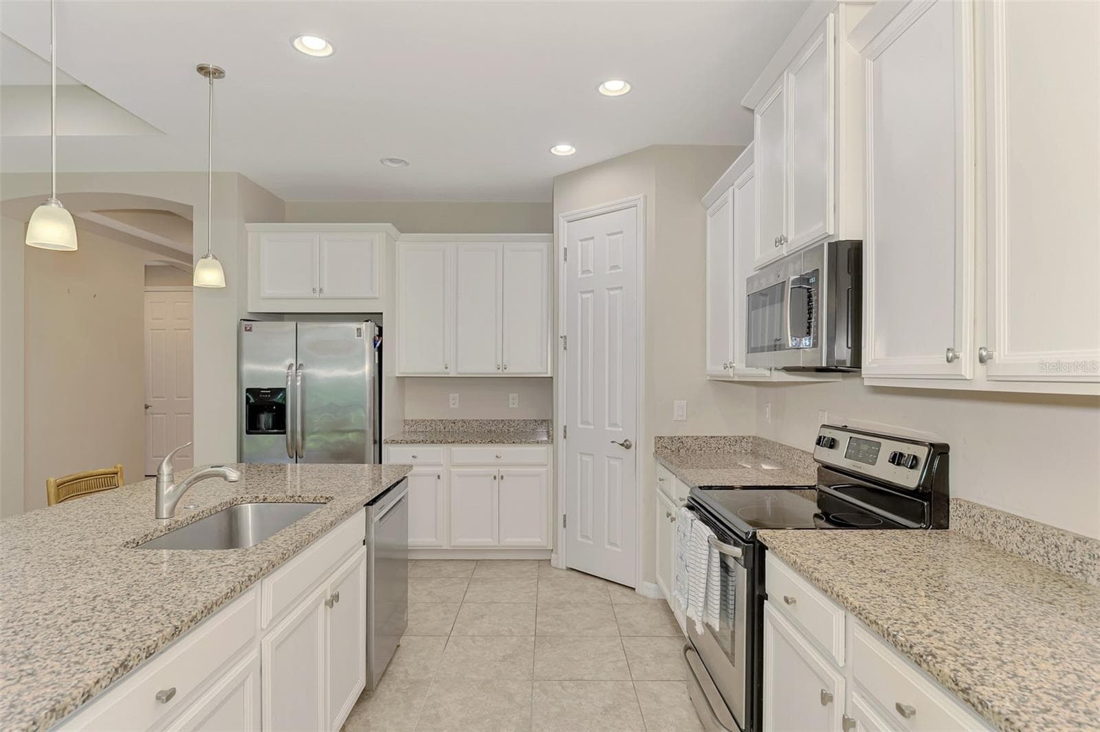 Single Family Residence at 11662 PARROTFISH ST, VENICE, photo 23 of 79