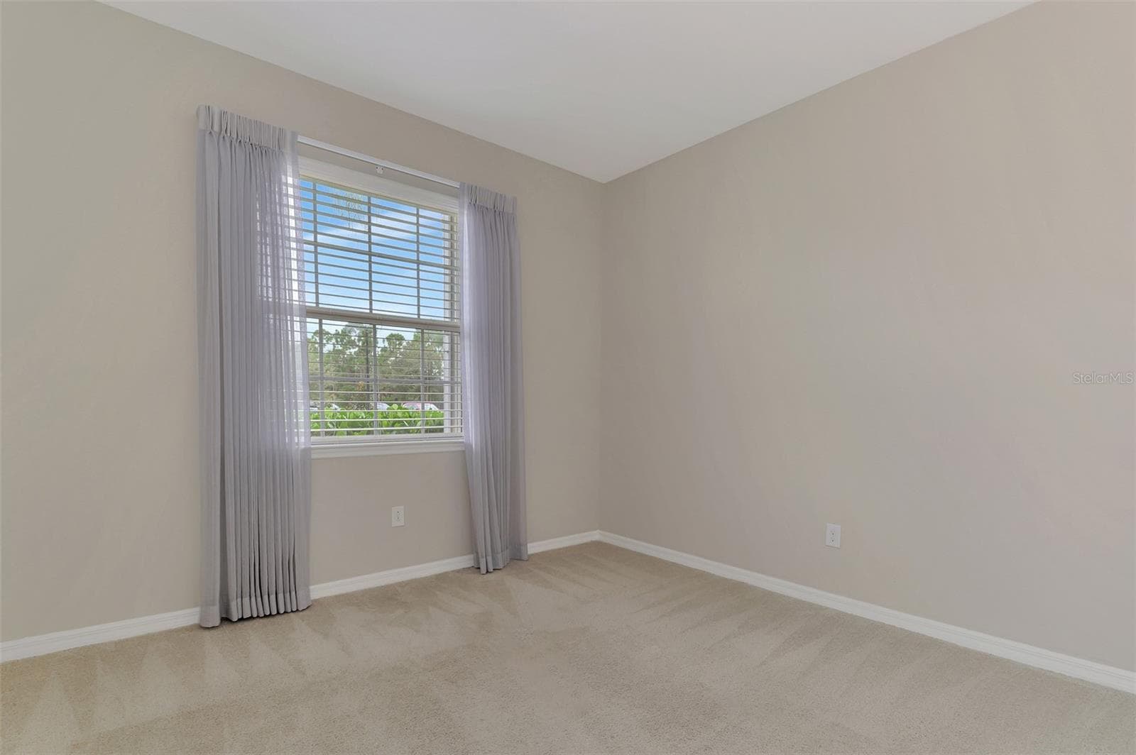 Single Family Residence at 11662 PARROTFISH ST, VENICE, photo 40 of 79