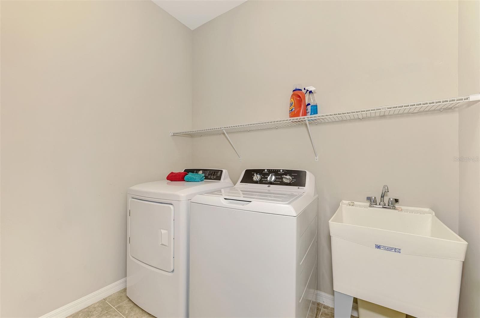 Single Family Residence at 11662 PARROTFISH ST, VENICE, photo 45 of 79