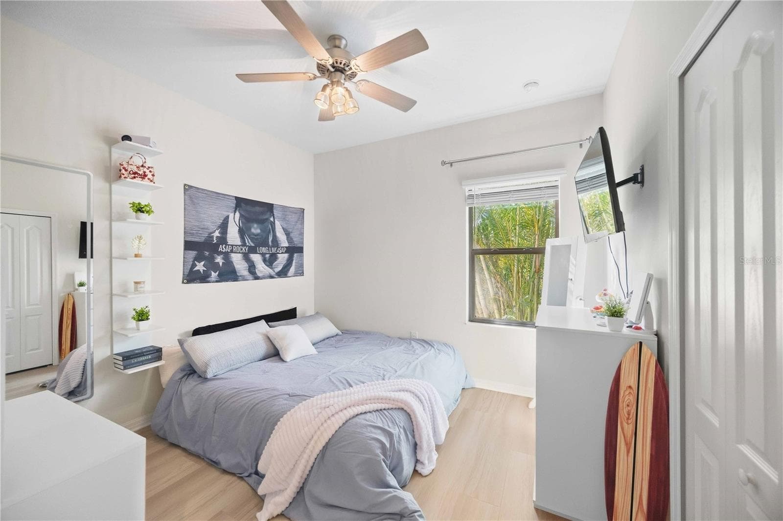 Second bedroom with LVP flooring - 216 MARCHENO WAY, NORTH VENICE