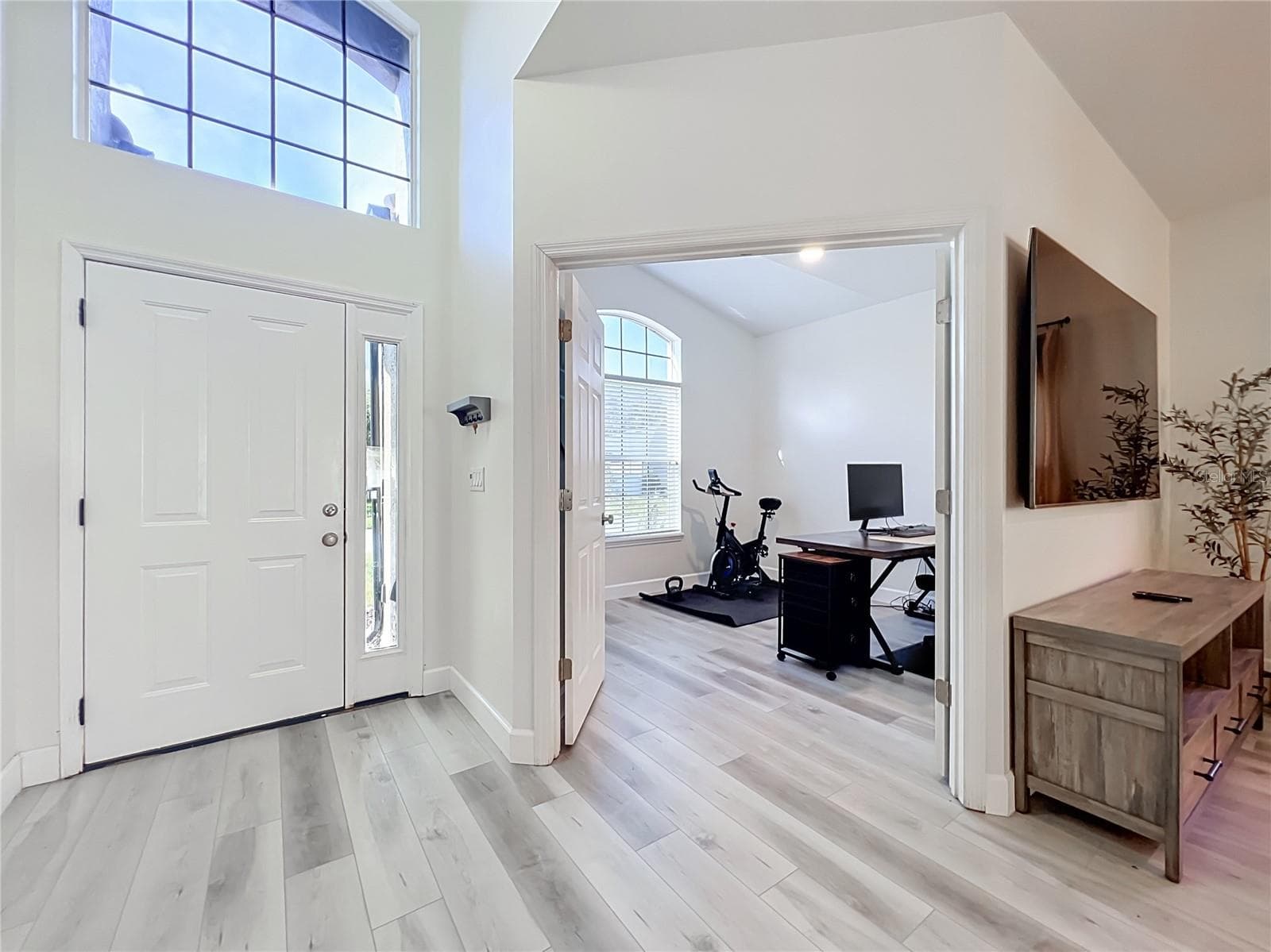 Single Family Residence at 2271 CRYSTAL FALLS WAY, ORLANDO, photo 3 of 40