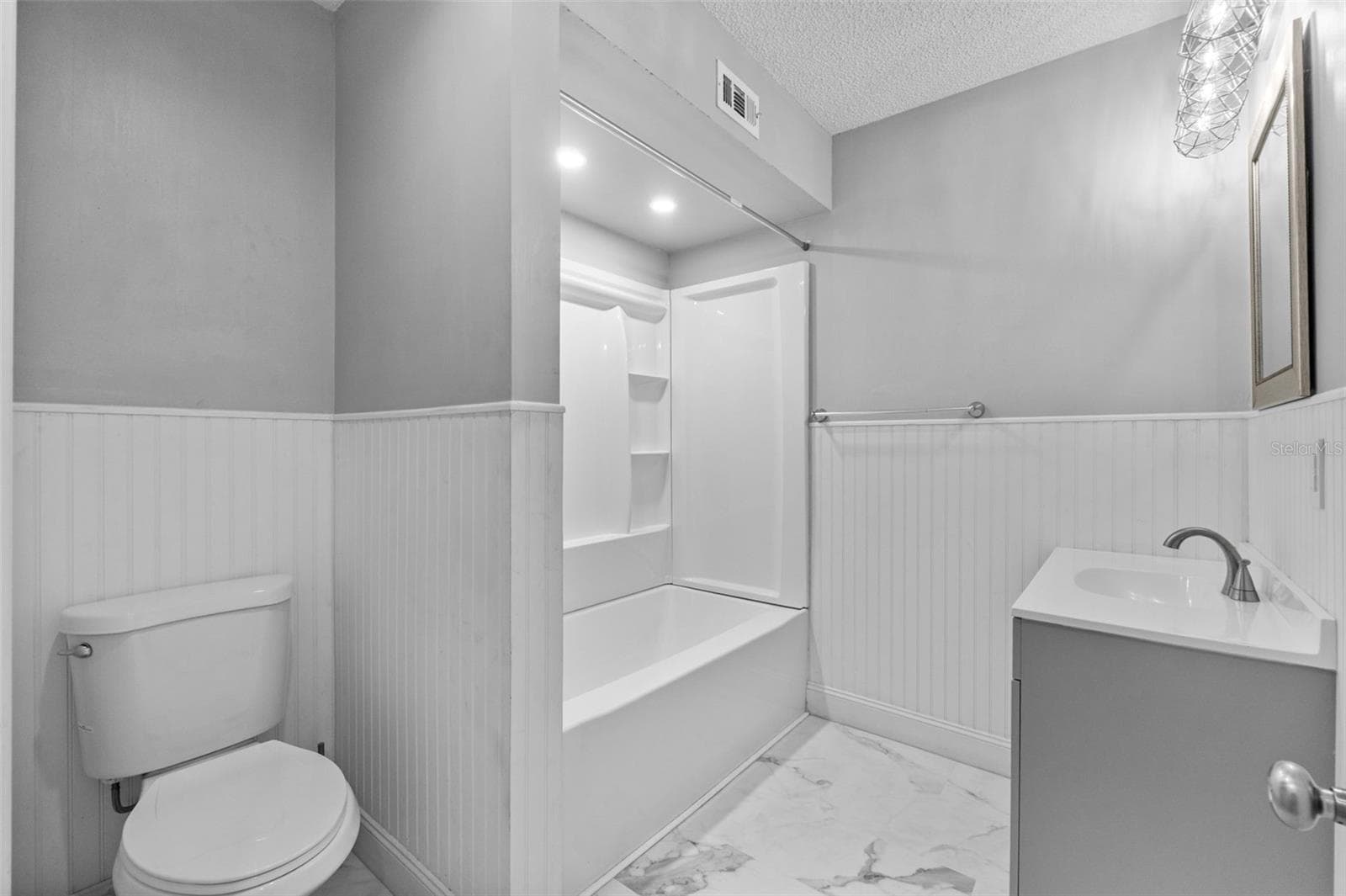 Tub and Shower Full Bath - 1206 W BUCKNELL AVE, INVERNESS