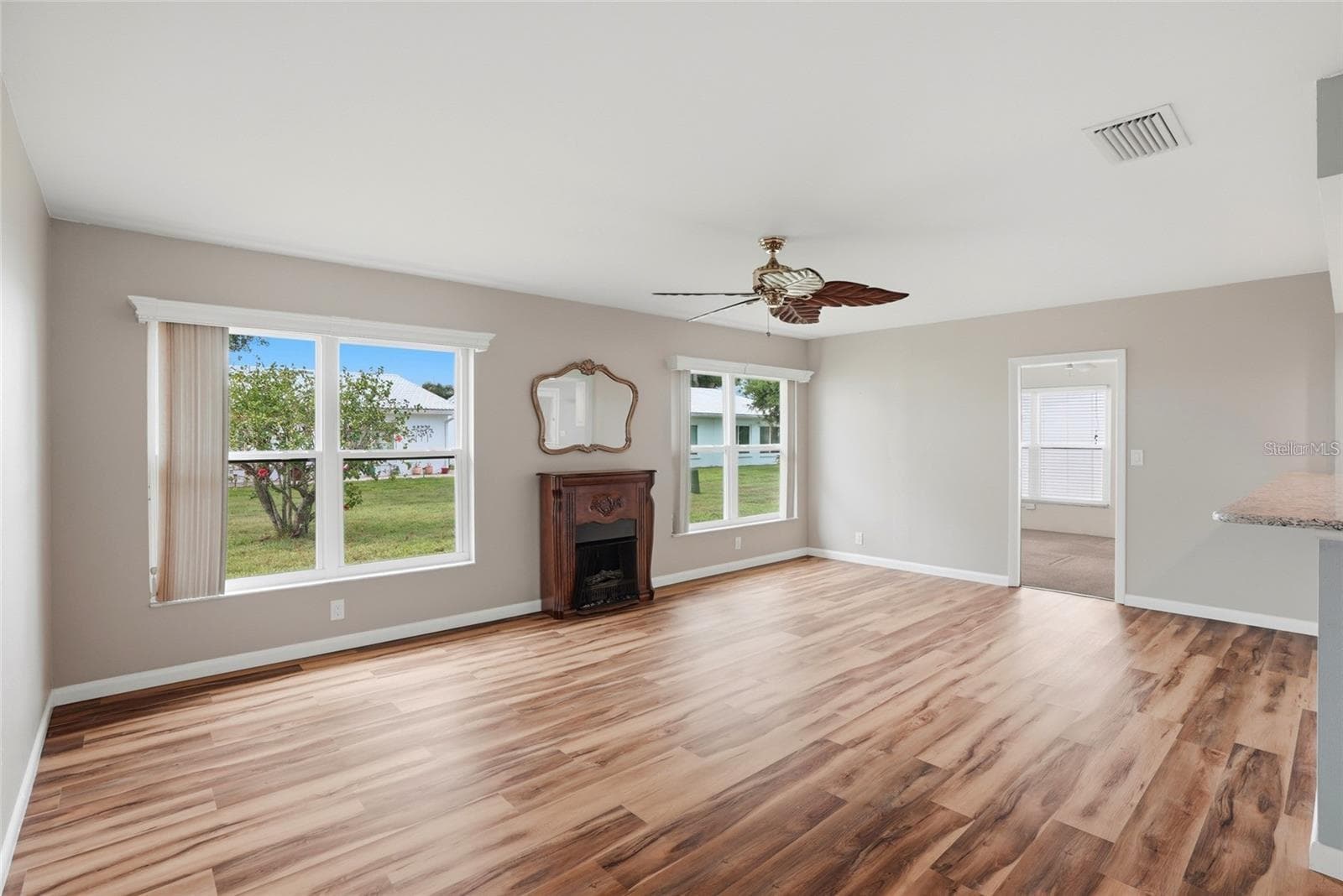 Let the Florida sunshine in! - 3939 90TH TER N, PINELLAS PARK