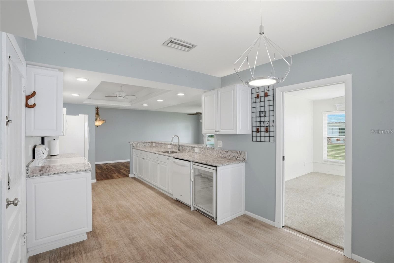 Wine refrigerator. - 3939 90TH TER N, PINELLAS PARK