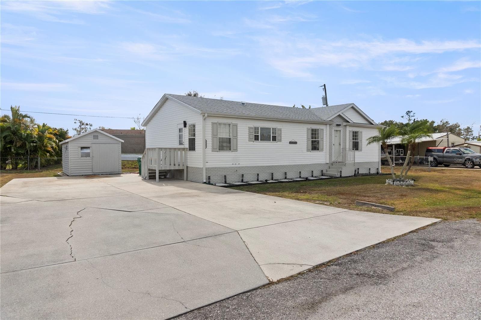 Manufactured Home at 6533 JACK ST, PUNTA GORDA, photo 5 of 36