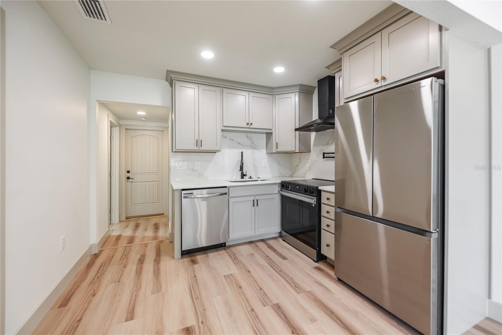 Kitchen - 7851 40TH AVE N, ST PETERSBURG