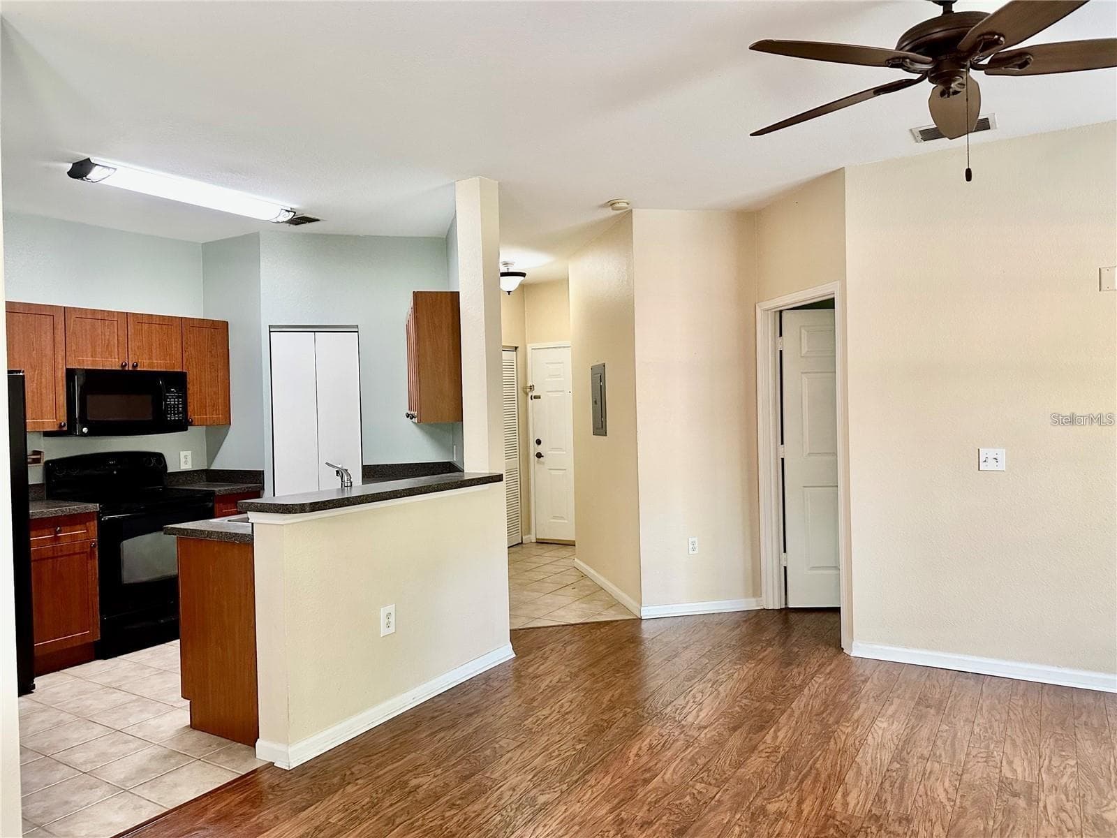 Condominium at 2209 PORTOFINO PL #2516, PALM HARBOR, photo 7 of 43
