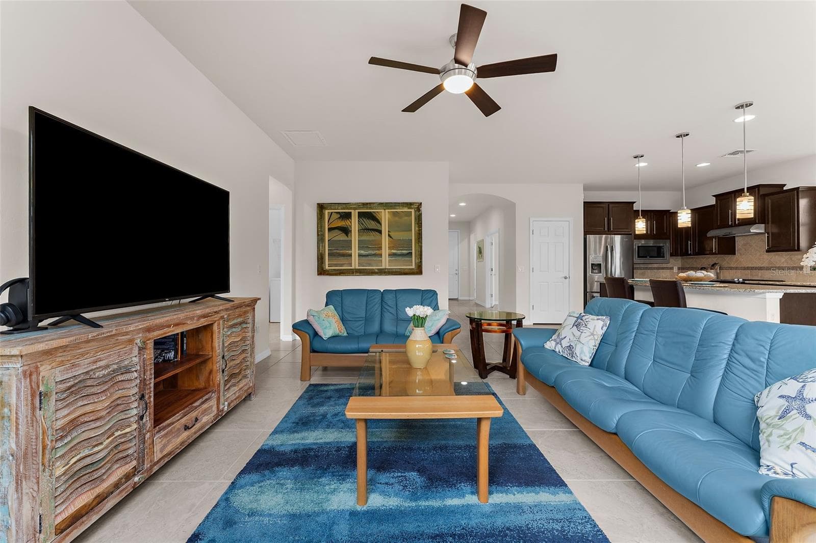 Living room - 13825 KARINA ST, VENICE