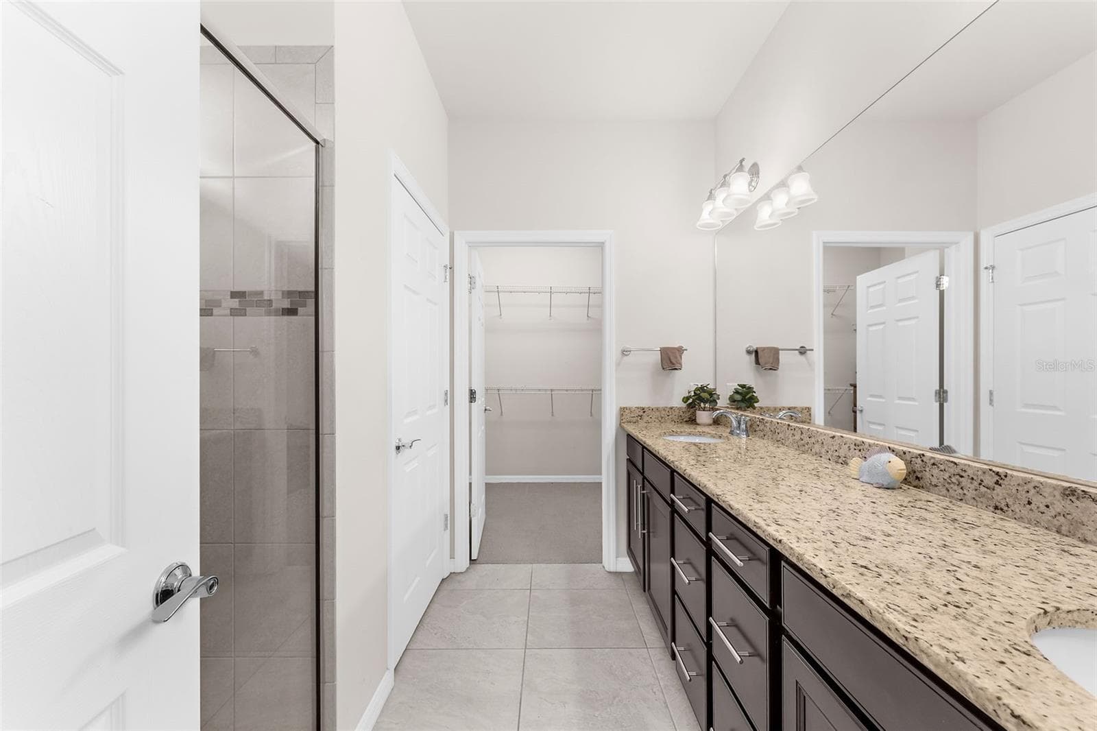 Granite countertops - 13825 KARINA ST, VENICE