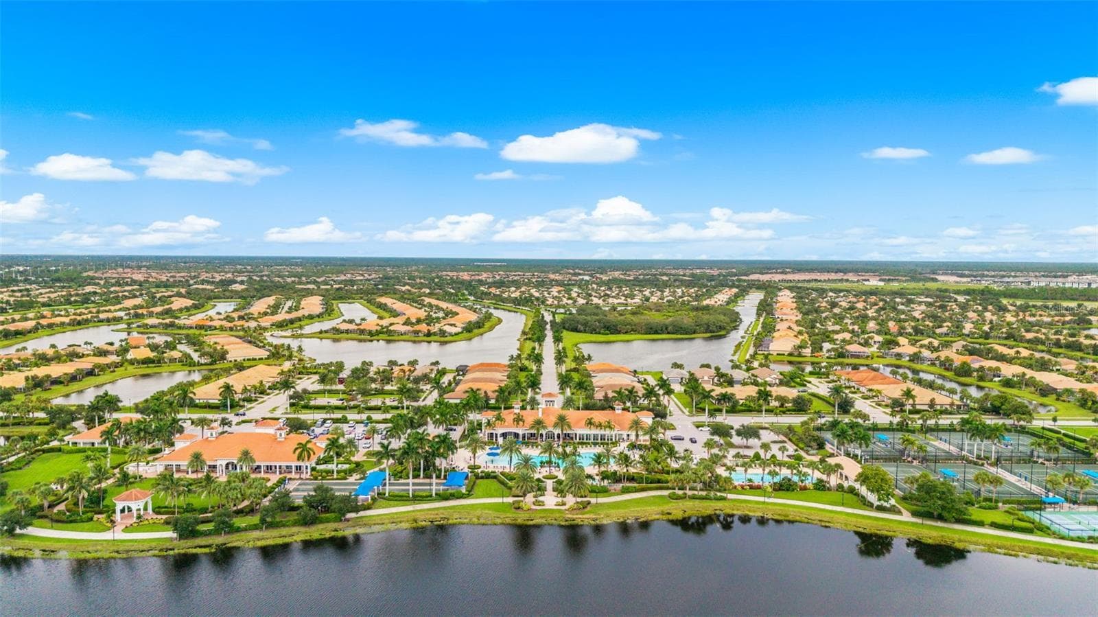 Gorgeous amenities - 13825 KARINA ST, VENICE