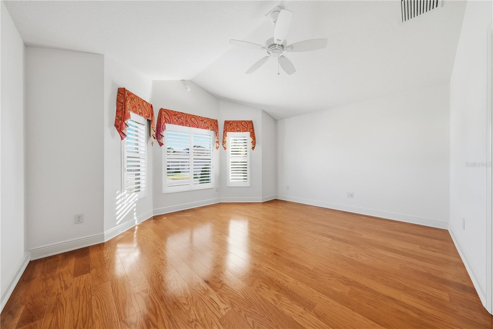 Single Family Residence at 1102 ALLAIRE LOOP, THE VILLAGES, photo 13 of 52