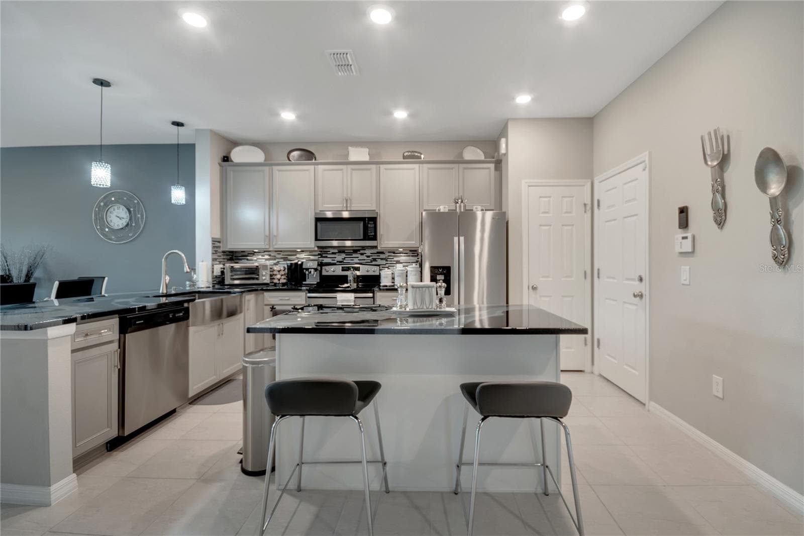 Townhouse at 3725 PLAINVIEW DR, ORLANDO, photo 4 of 21