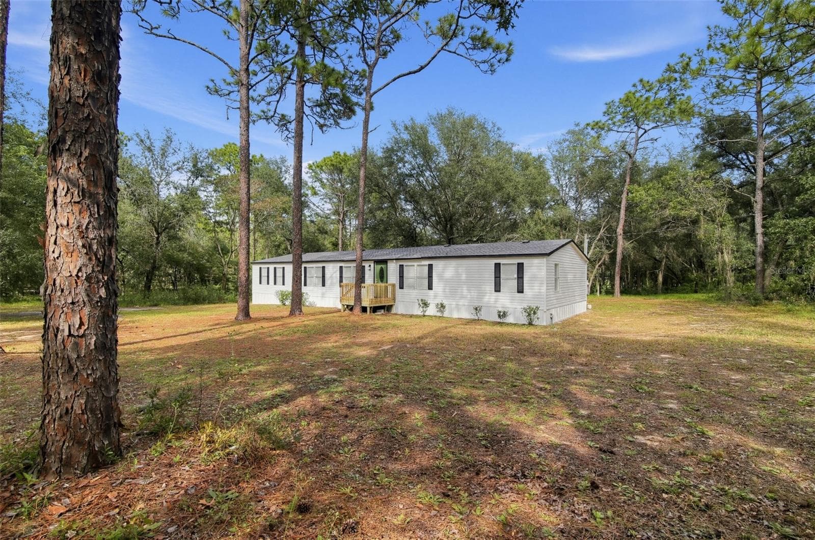 Manufactured Home at 124 HOUR GLASS CIR, HAWTHORNE, photo 2 of 30