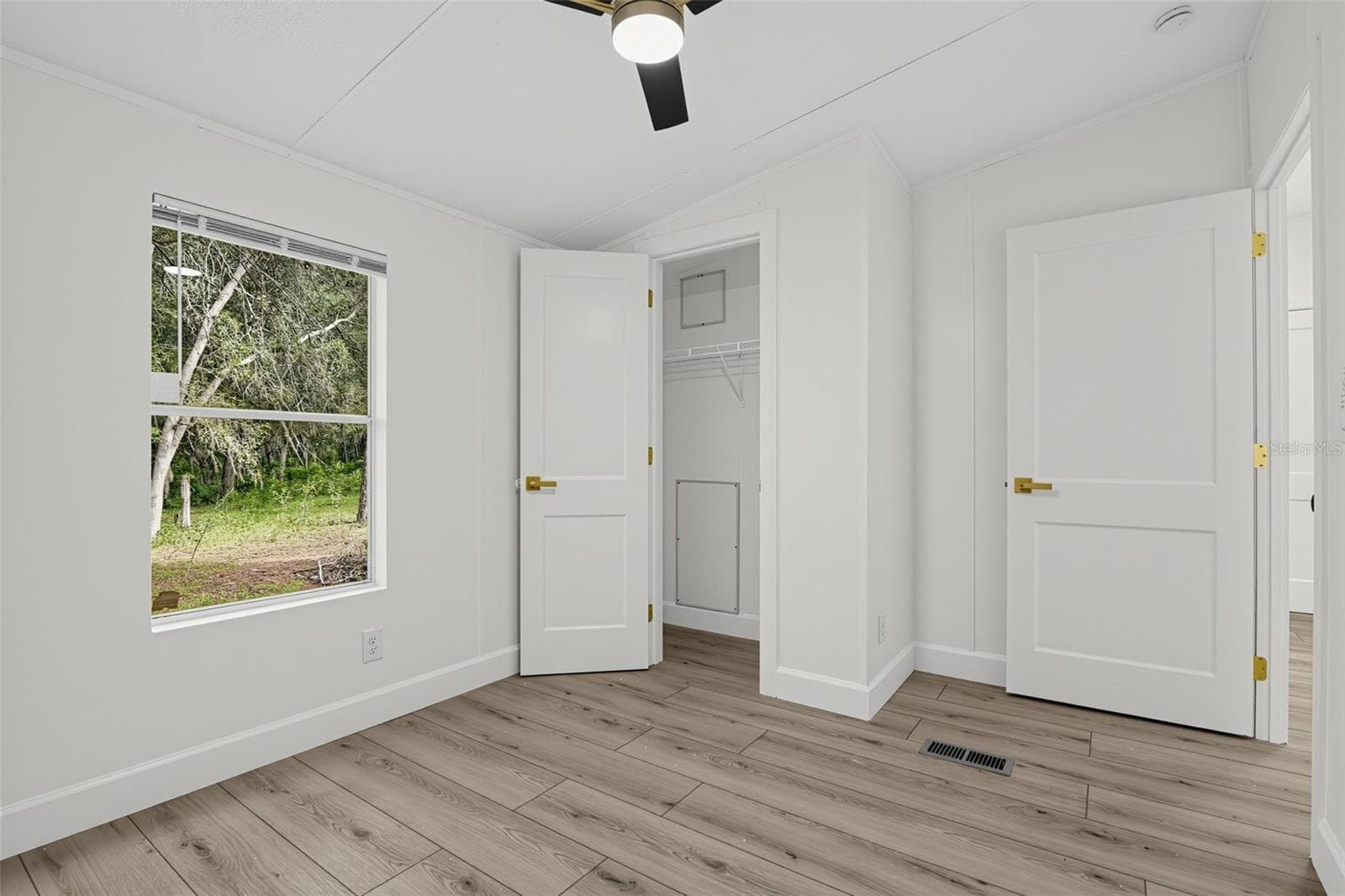Manufactured Home at 124 HOUR GLASS CIR, HAWTHORNE, photo 14 of 30