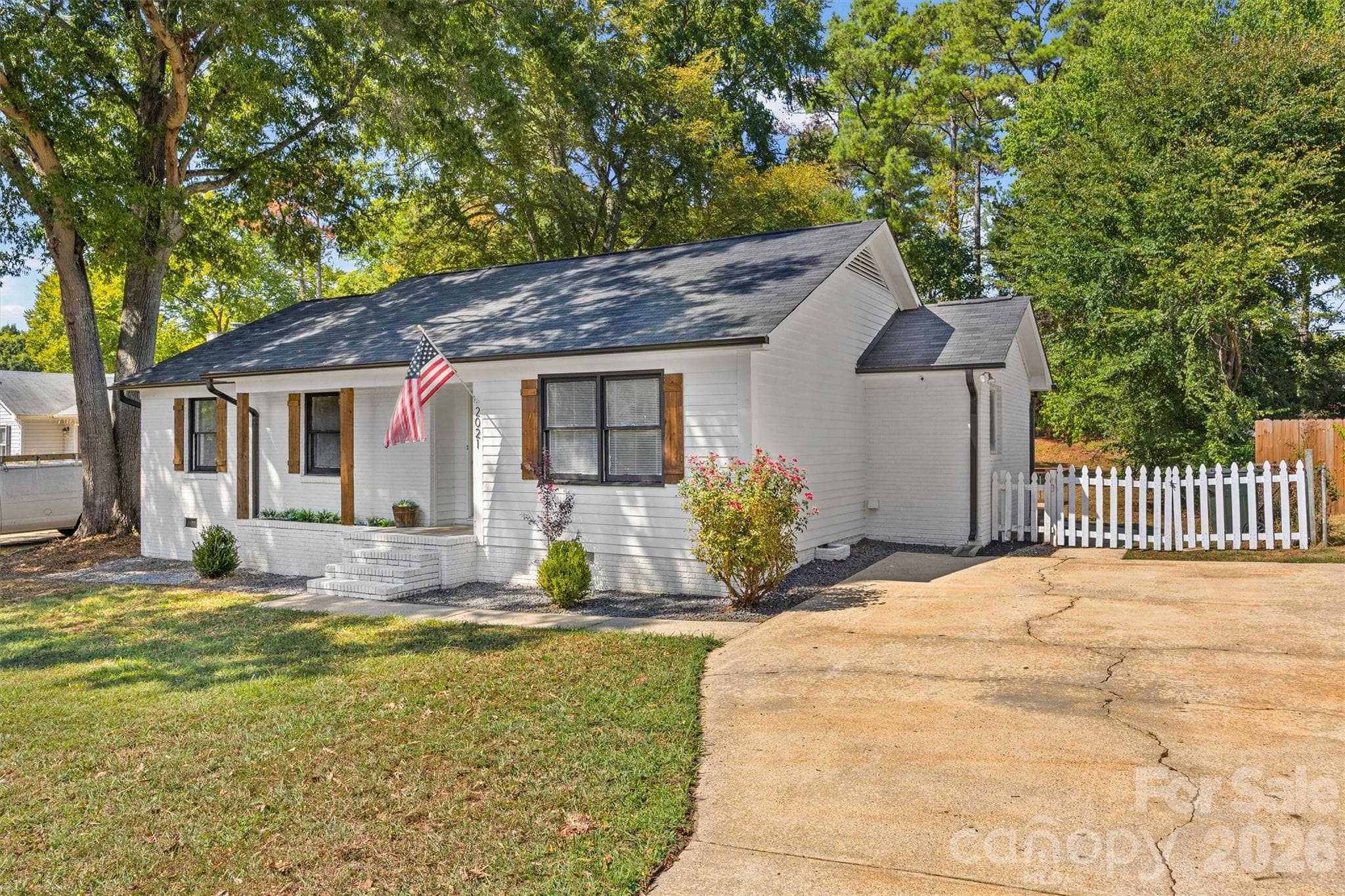 Single Family Residence at 2021 Downey Street, Rock Hill, photo 2 of 30