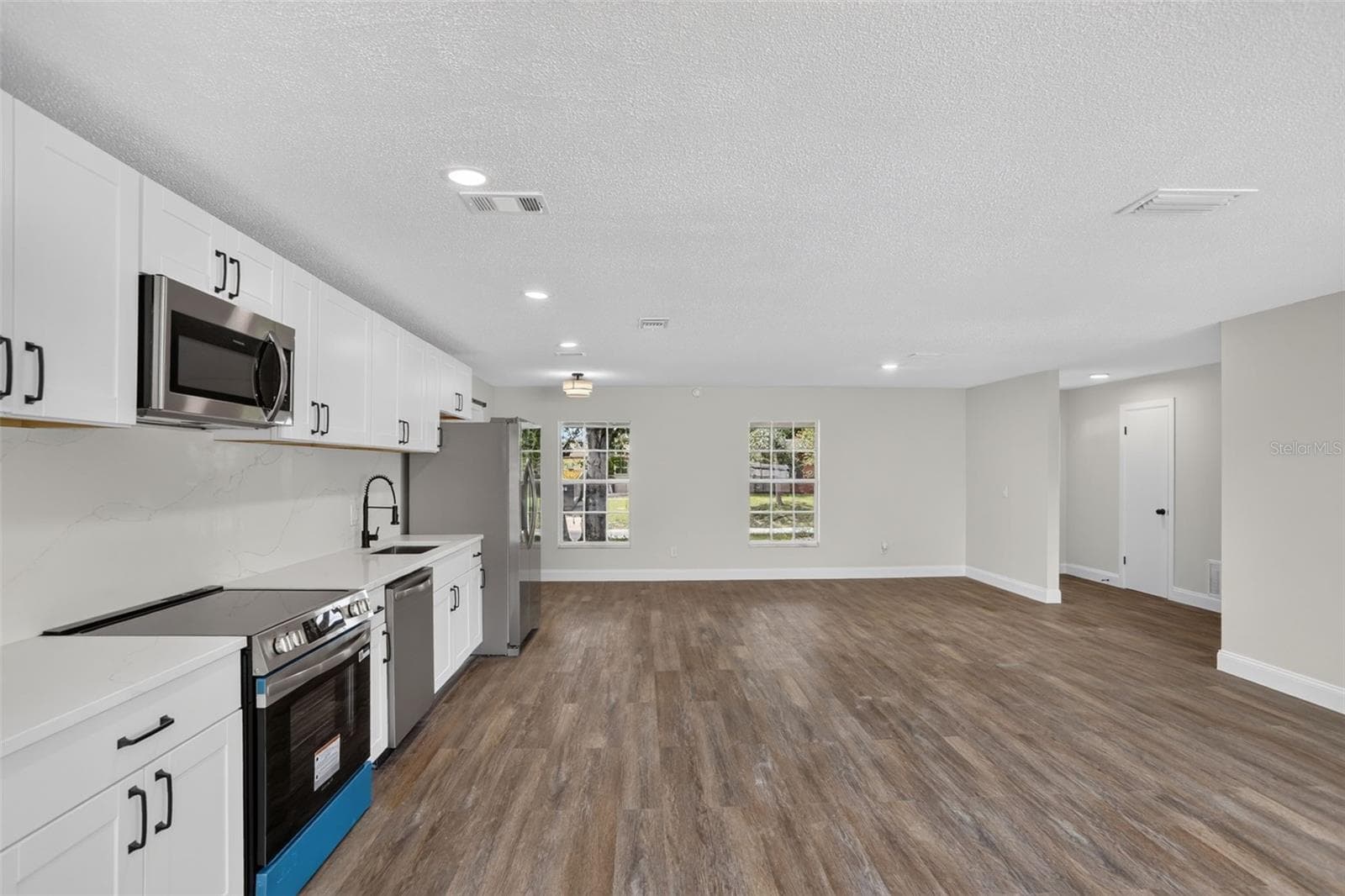 Single Family Residence at 405 CHESTNUT AVE, ALTAMONTE SPRINGS, photo 4 of 33
