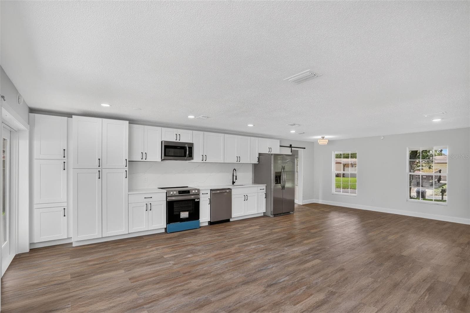 Single Family Residence at 405 CHESTNUT AVE, ALTAMONTE SPRINGS, photo 5 of 33