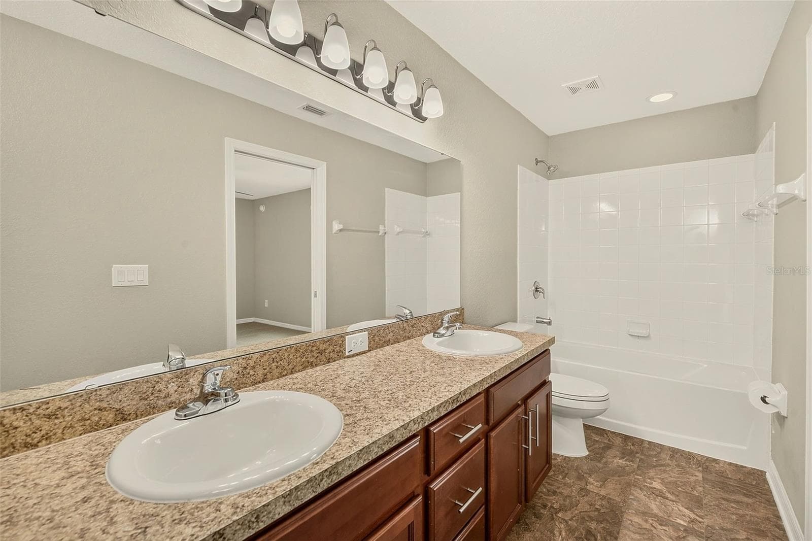 Jack and Jill bathroom between bedroom 2 and bedroom 3 - 4721 VIGNETTE WAY, SARASOTA
