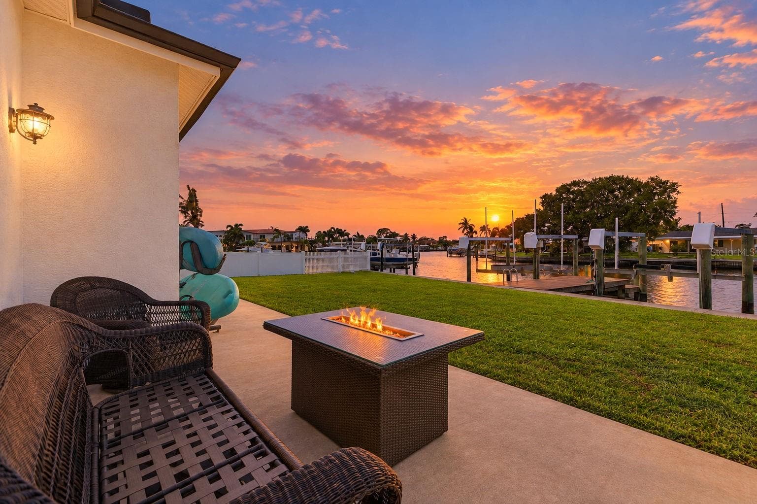 Amazing Sunsets - 209 TALLAHASSEE DR NE, ST PETERSBURG