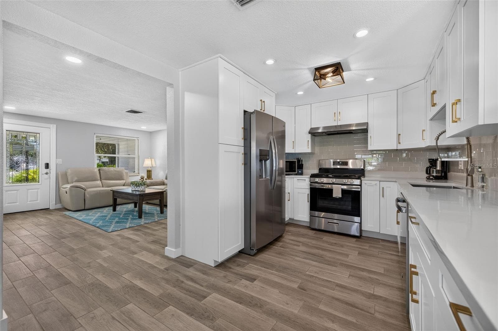 Single Family Residence at 209 TALLAHASSEE DR NE, ST PETERSBURG, photo 6 of 38