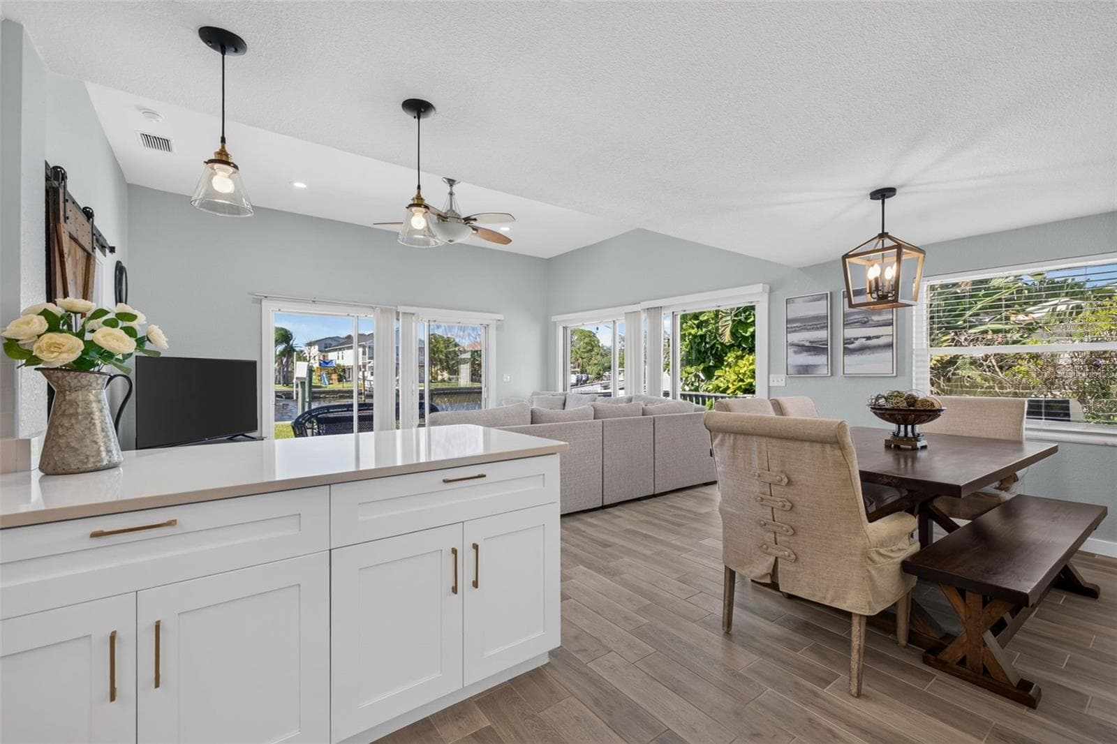 Single Family Residence at 209 TALLAHASSEE DR NE, ST PETERSBURG, photo 11 of 38