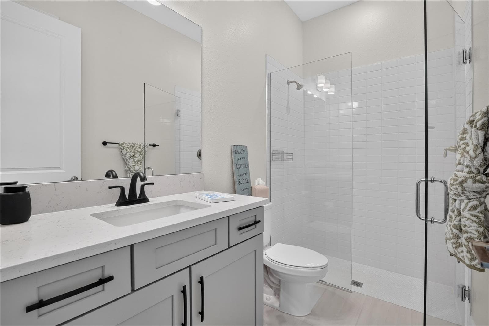 En Suite Bath 3 - 5508 CASERTA CT, PALMETTO