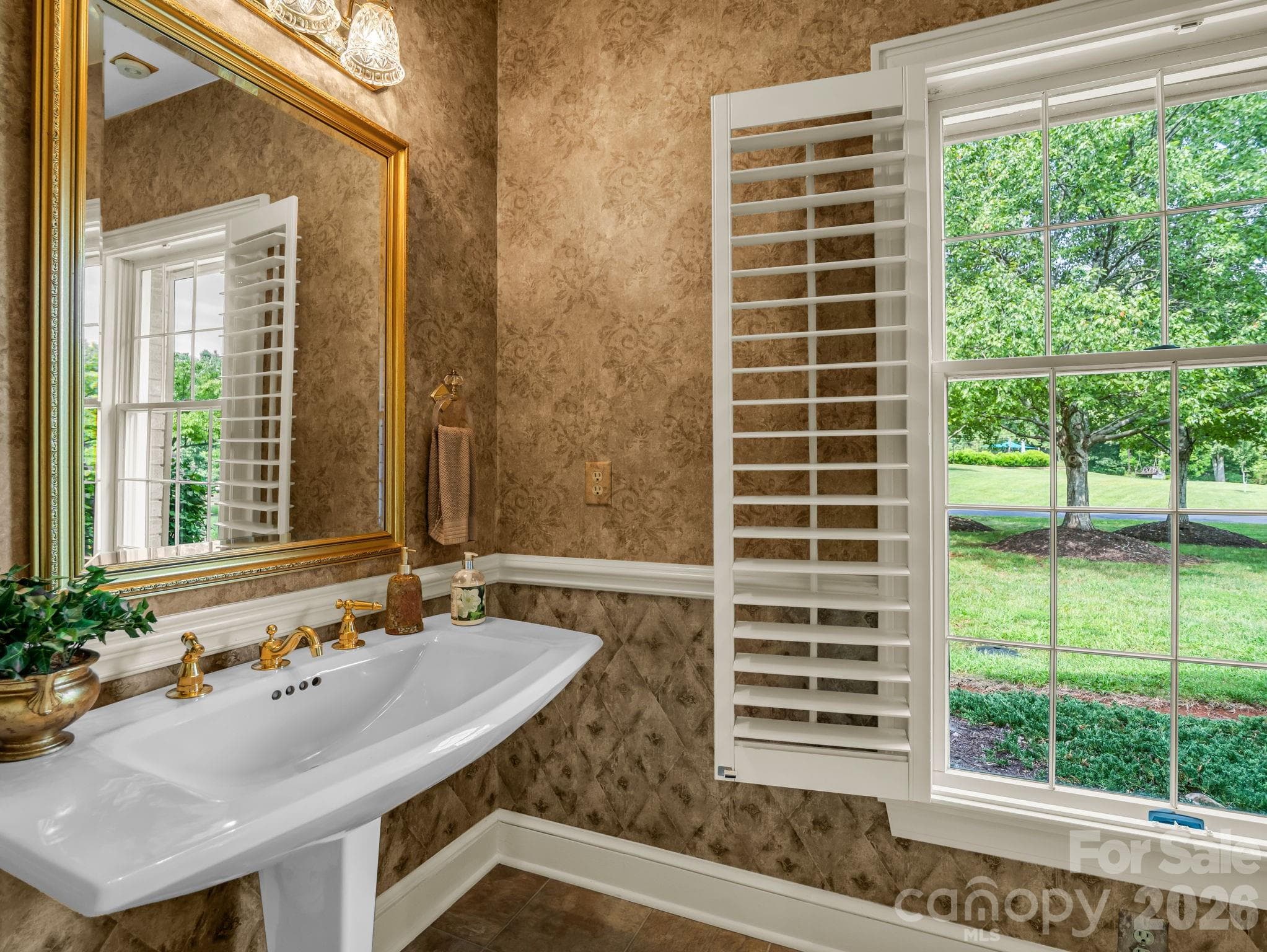 Half bath - 164 Brookfield Drive, Forest City