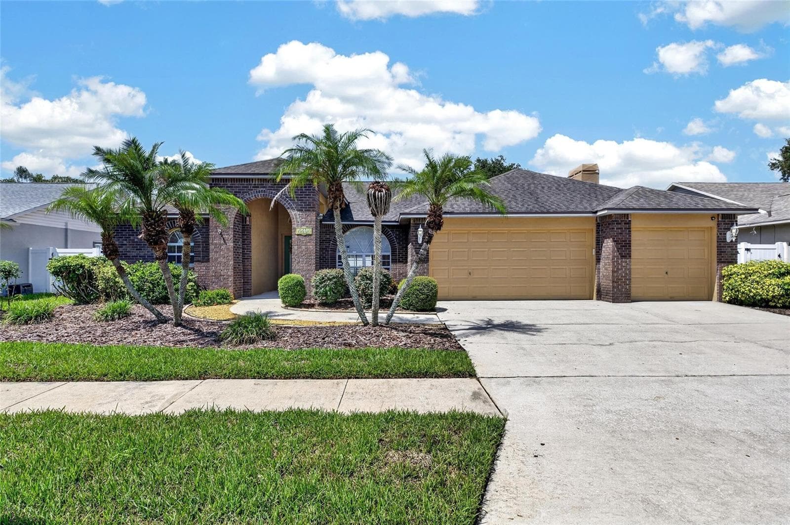 Single Family Residence at 4404 KENDAL CT, VALRICO, photo 2 of 91