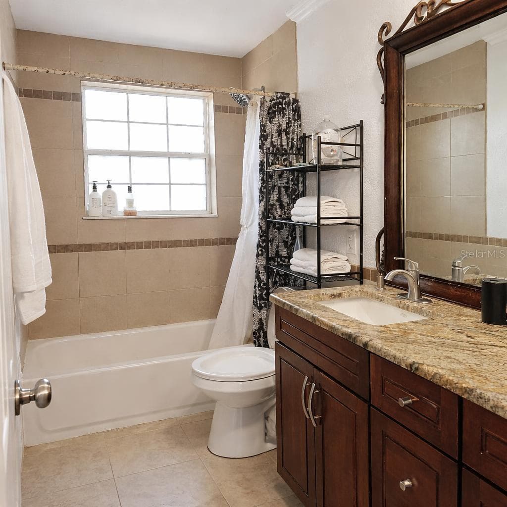 Single Family Residence at 1021 FAIRBURN AVE, CLEARWATER, photo 2 of 25