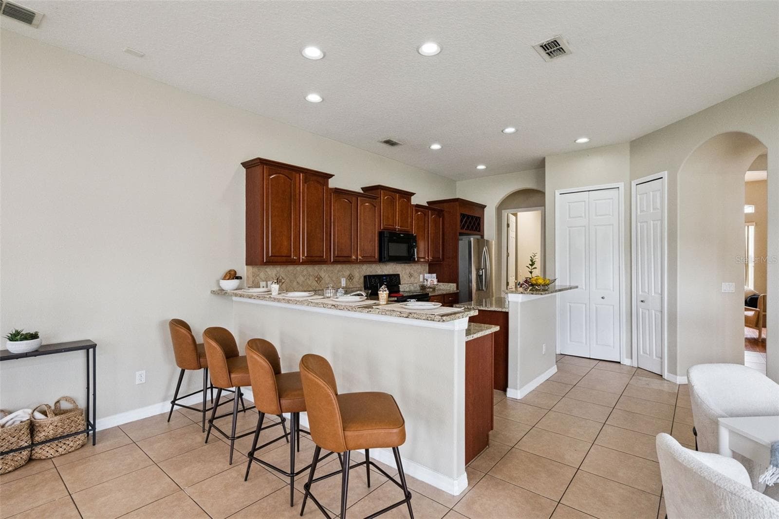 BREAKFAST BAR - 16460 TUDOR GROVE DR, ORLANDO