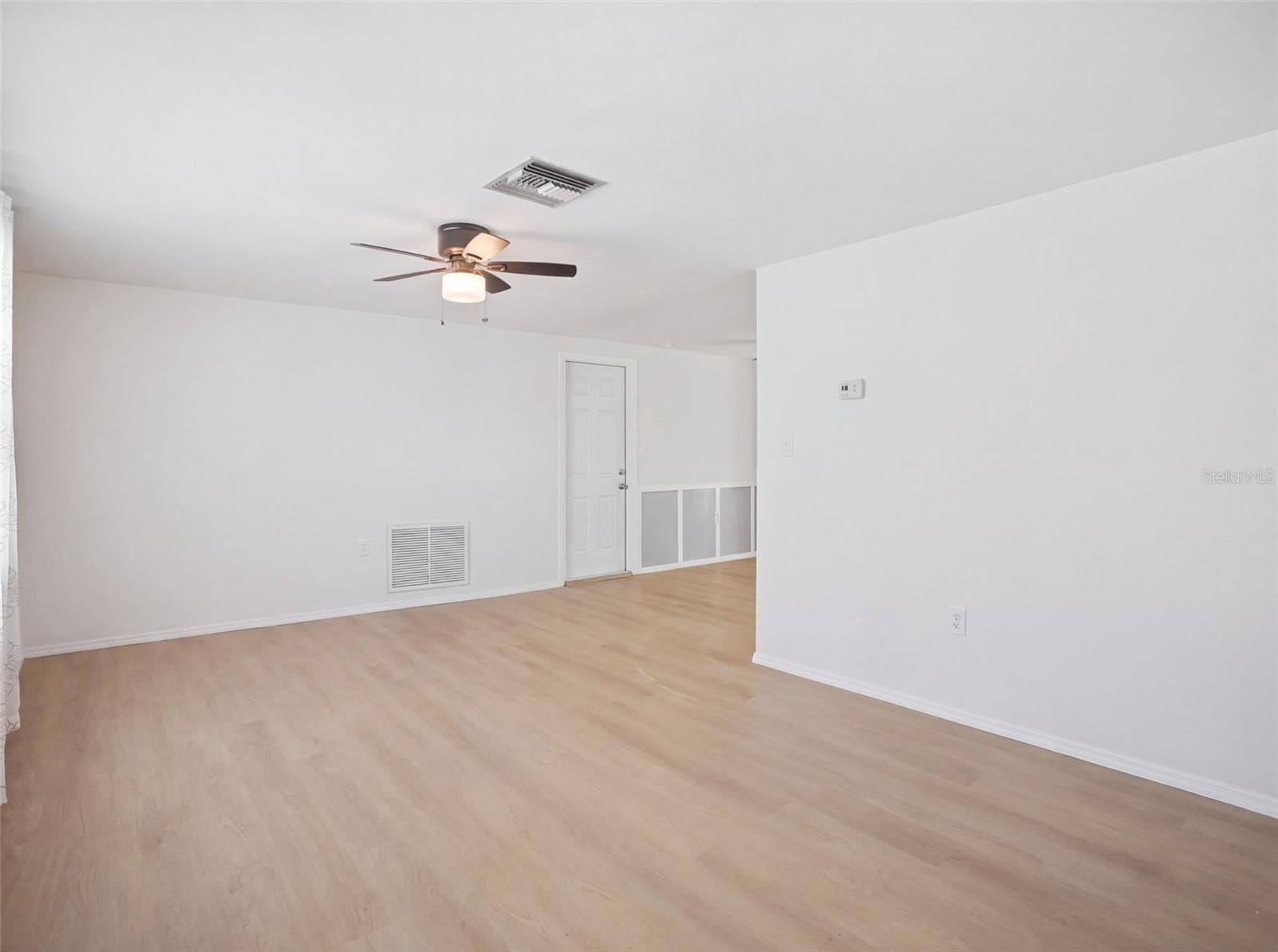 Single Family Residence at 1031 CLASSIC DR, HOLIDAY, photo 6 of 37