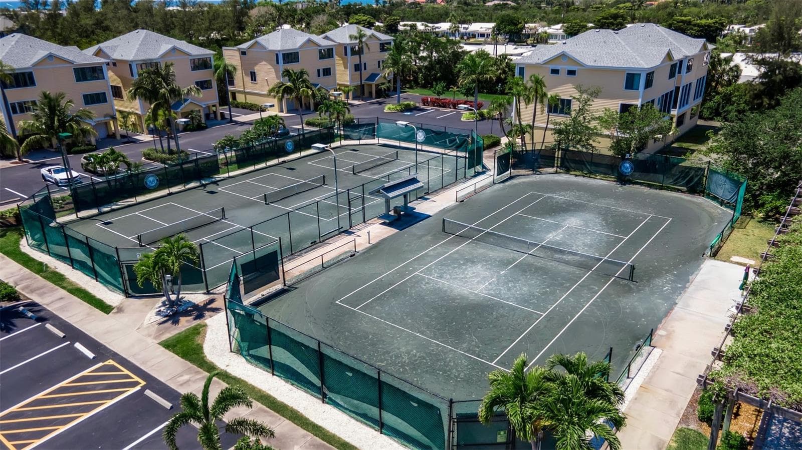 Townhouse at 521 FOREST WAY, LONGBOAT KEY, photo 42 of 48