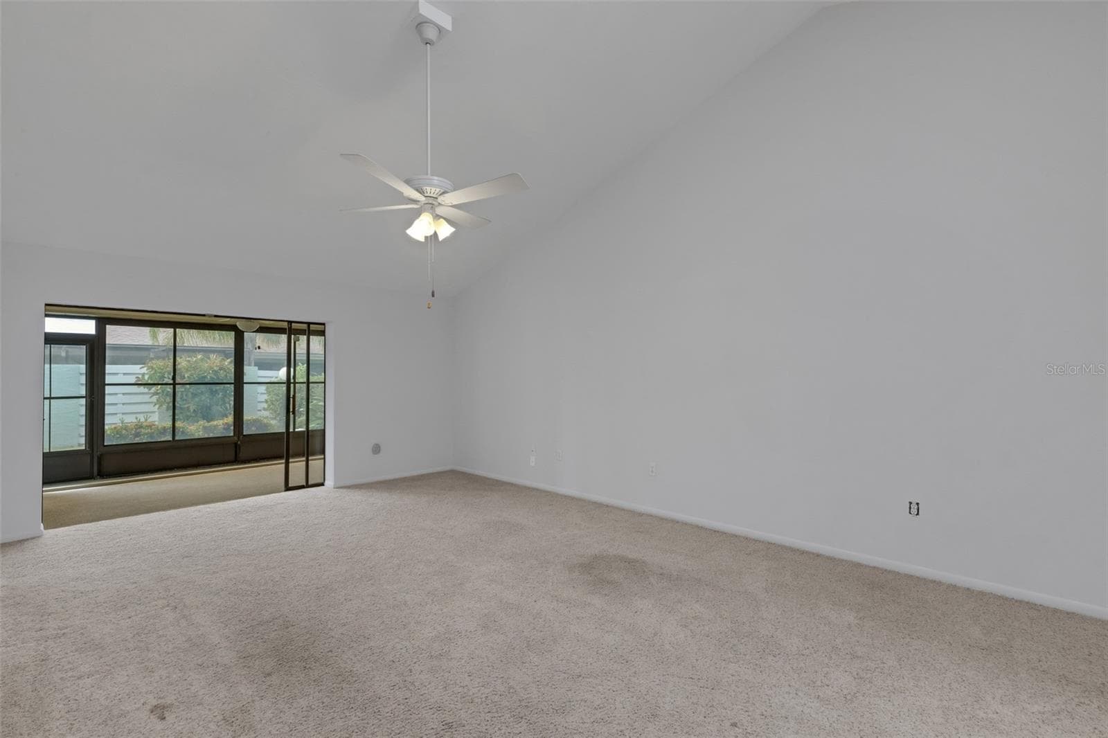 Family Room - Cathedral Ceilings - 4465 ATWOOD CAY CIR #12, SARASOTA