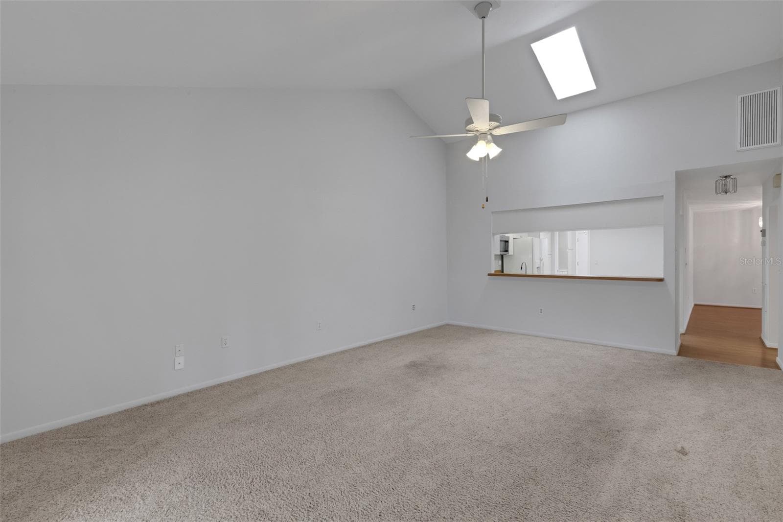 Family Room - Skylight & Cathedral Ceilings - 4465 ATWOOD CAY CIR #12, SARASOTA