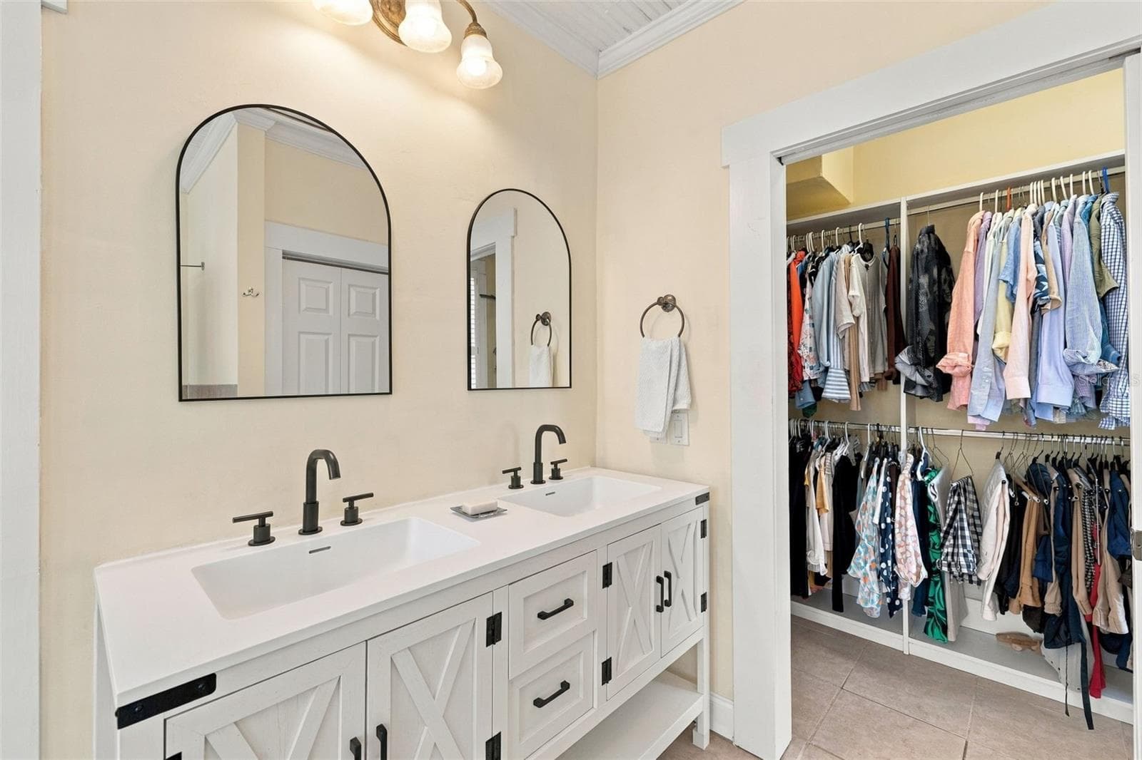 Primary Bathroom - 1801 W HILLS AVE, TAMPA
