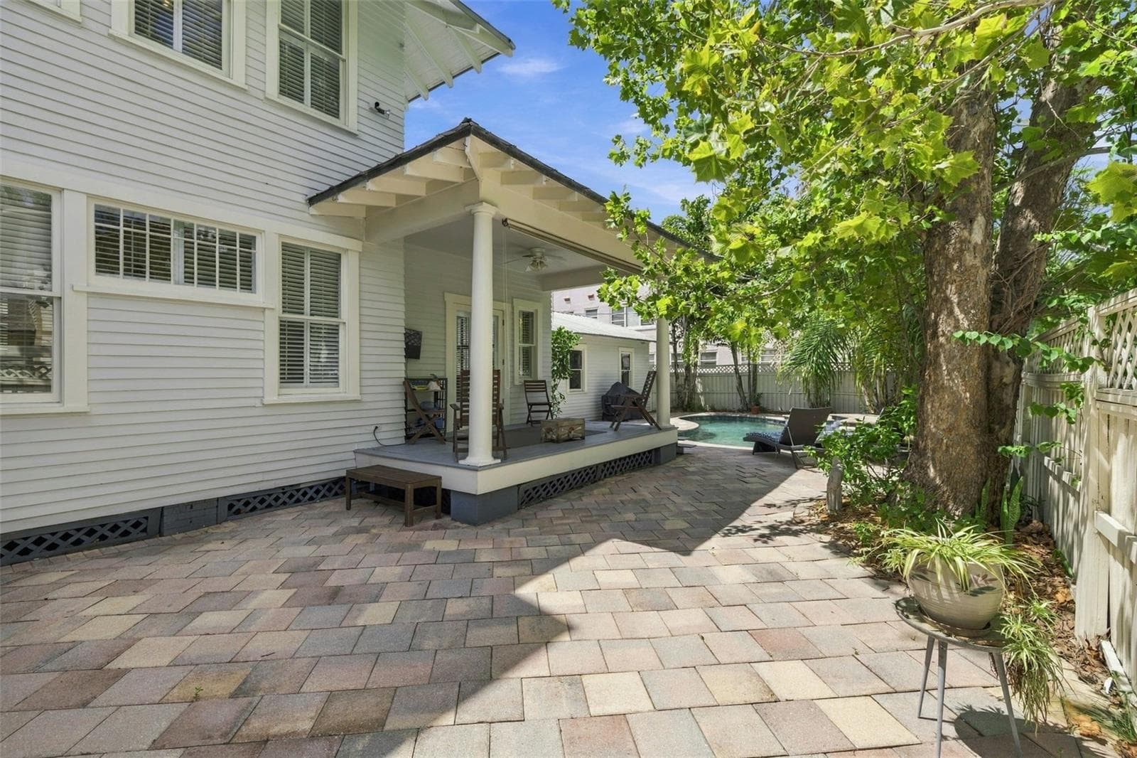 Lots of porches! - 1801 W HILLS AVE, TAMPA