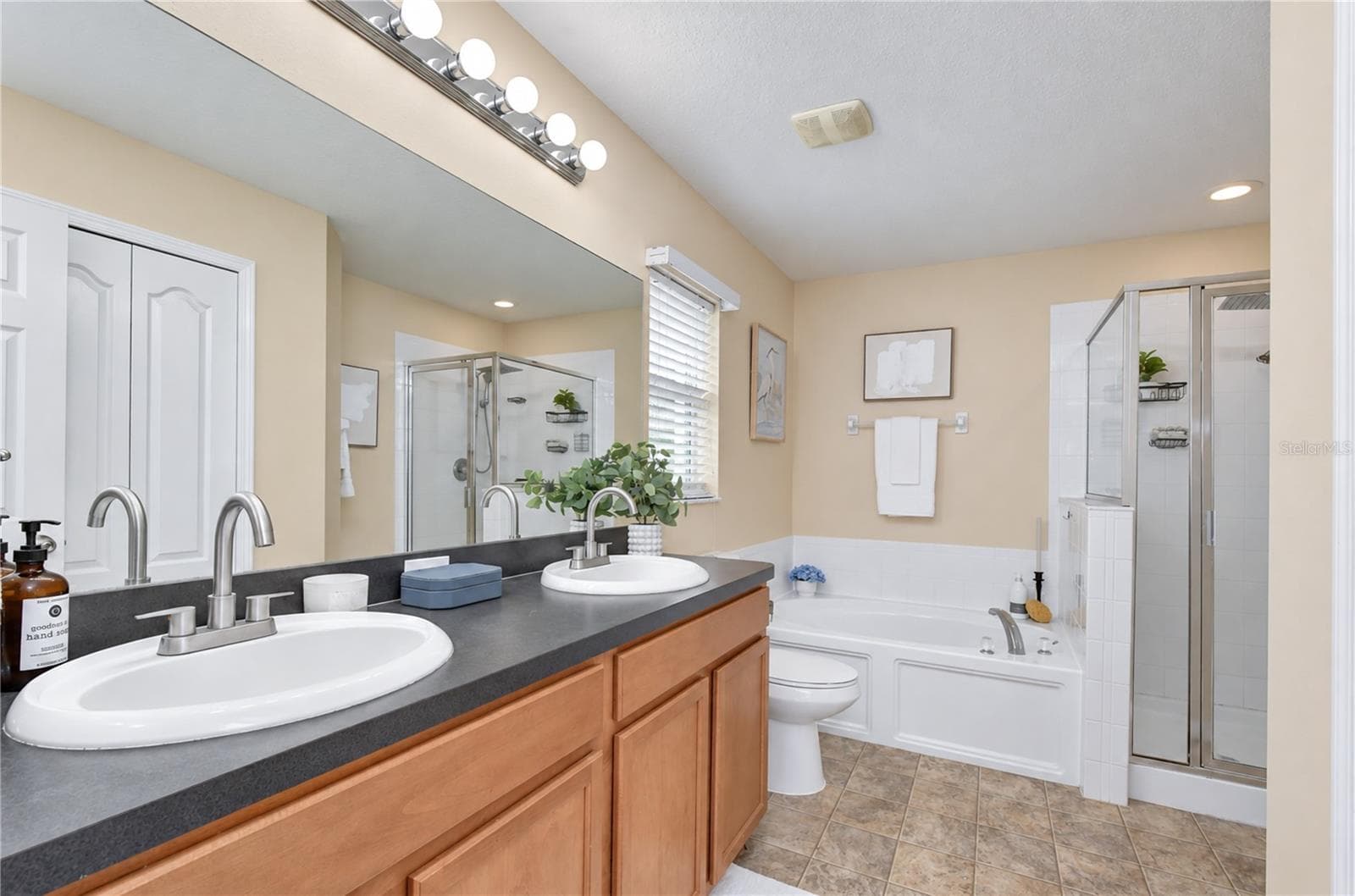 Single Family Residence at 13816 CADEN GLEN DR, HUDSON, photo 20 of 43