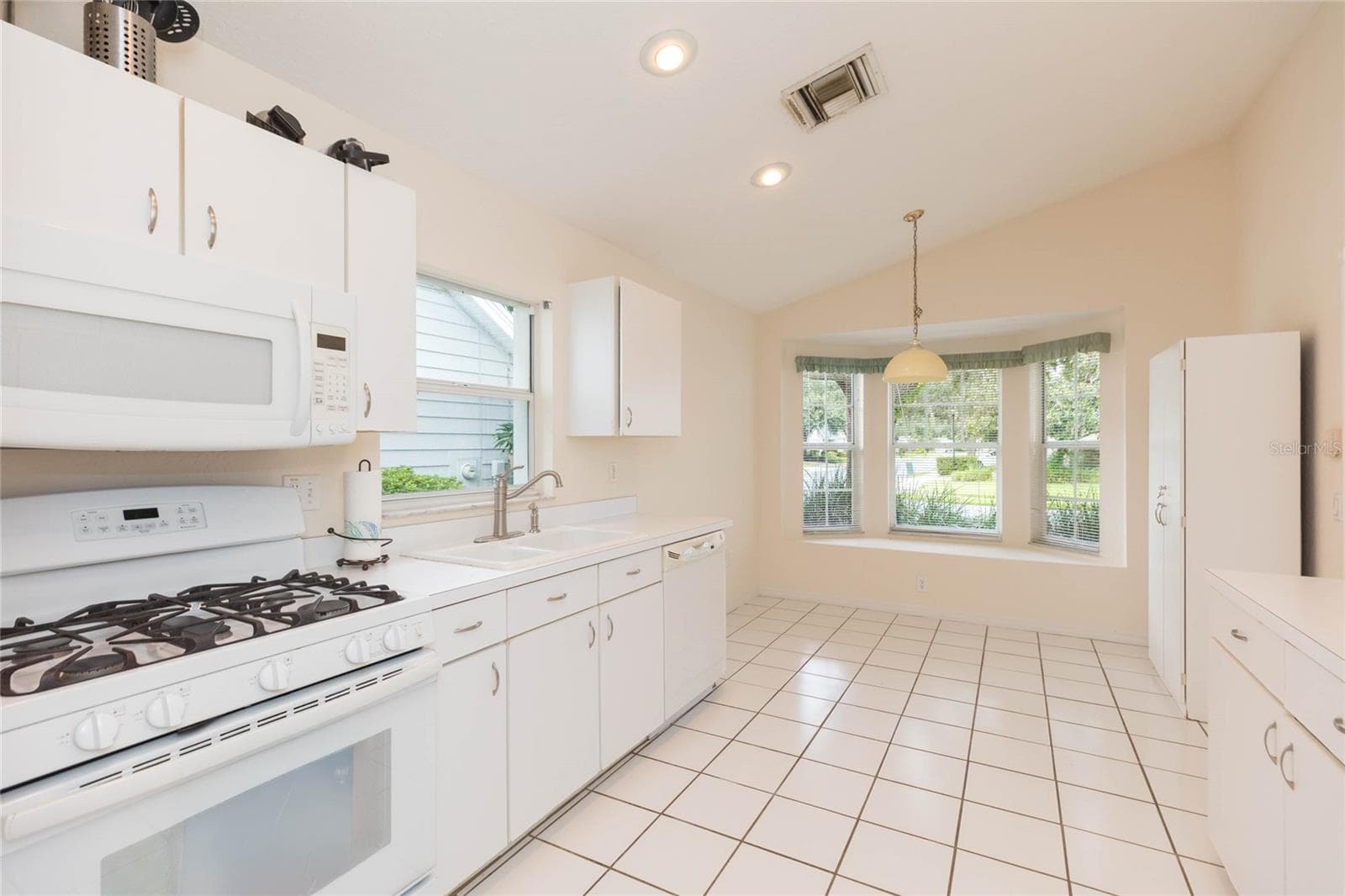 Single Family Residence at 5161 STERLING MANOR DR, TAMPA, photo 10 of 44