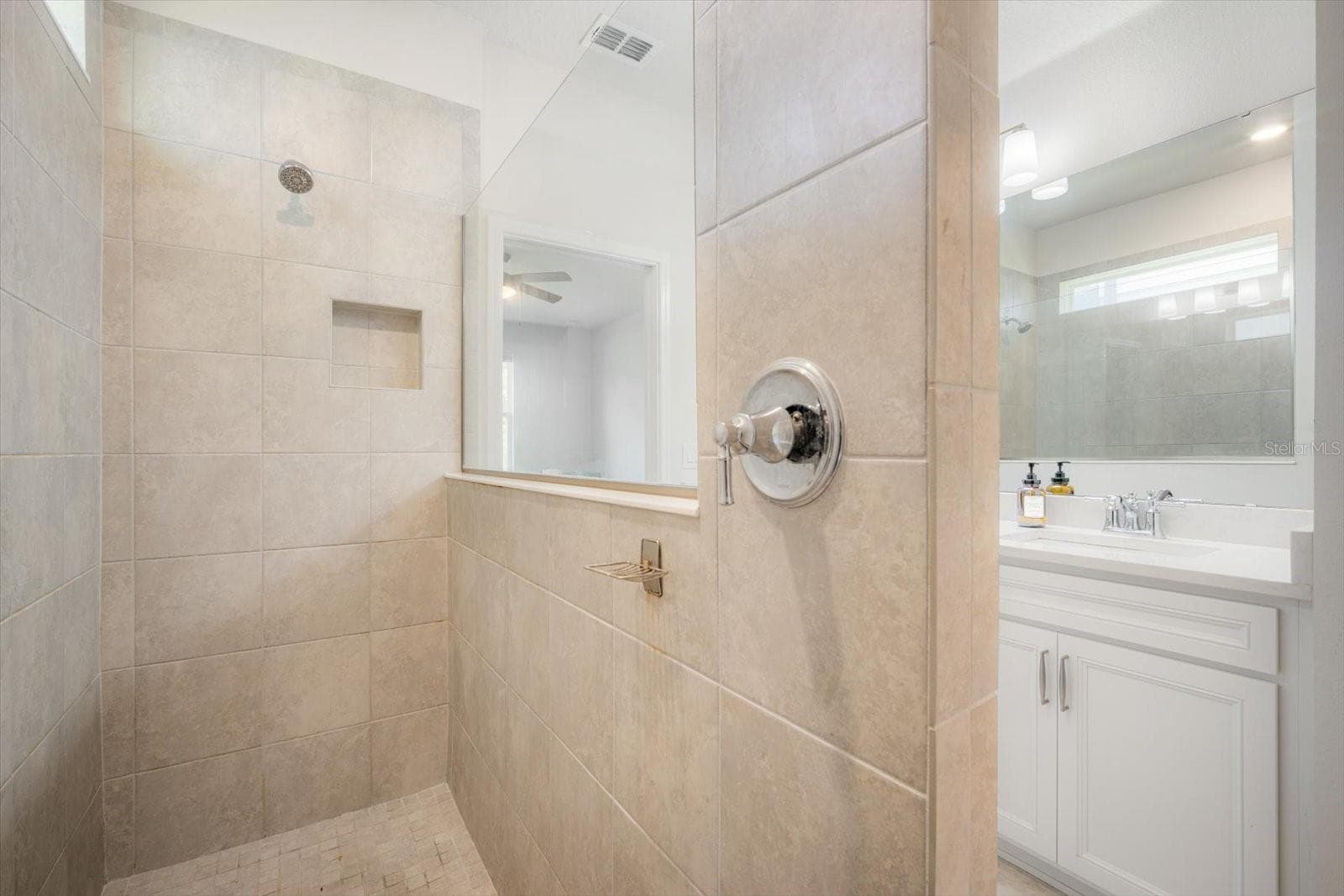 Single Family Residence at 13157 PEACHLEAF AVE, RIVERVIEW, photo 11 of 24