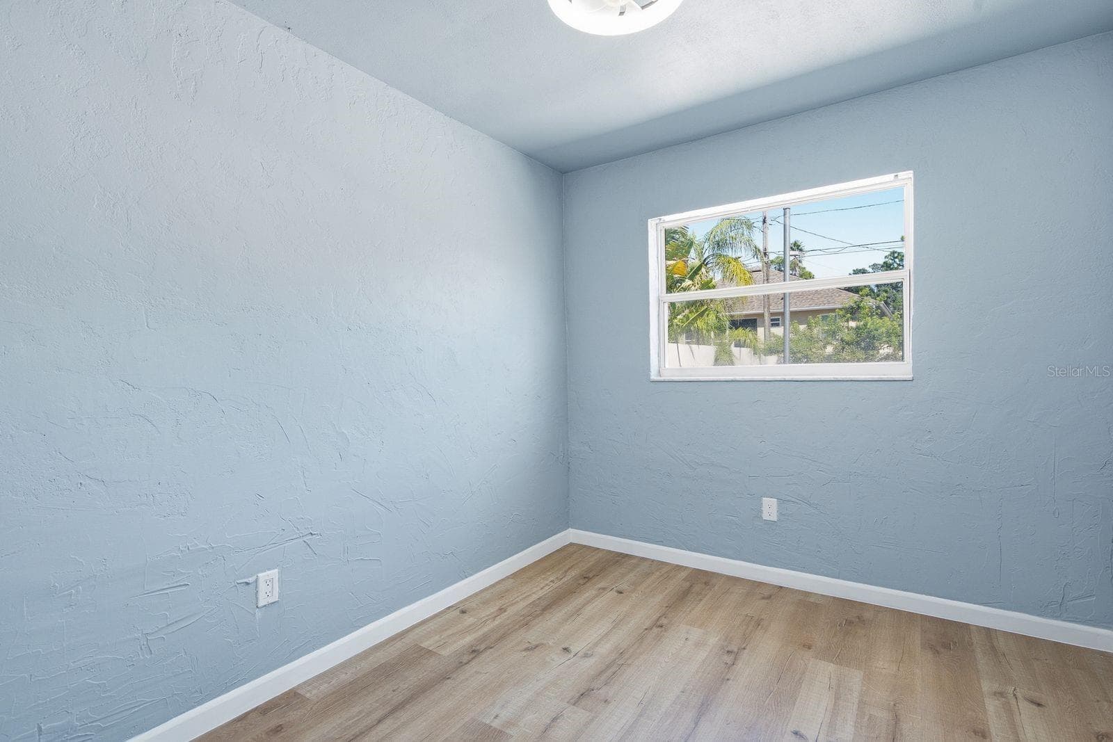 Single Family Residence at 8143 OVERLOOK PL NE, ST PETERSBURG, photo 7 of 22