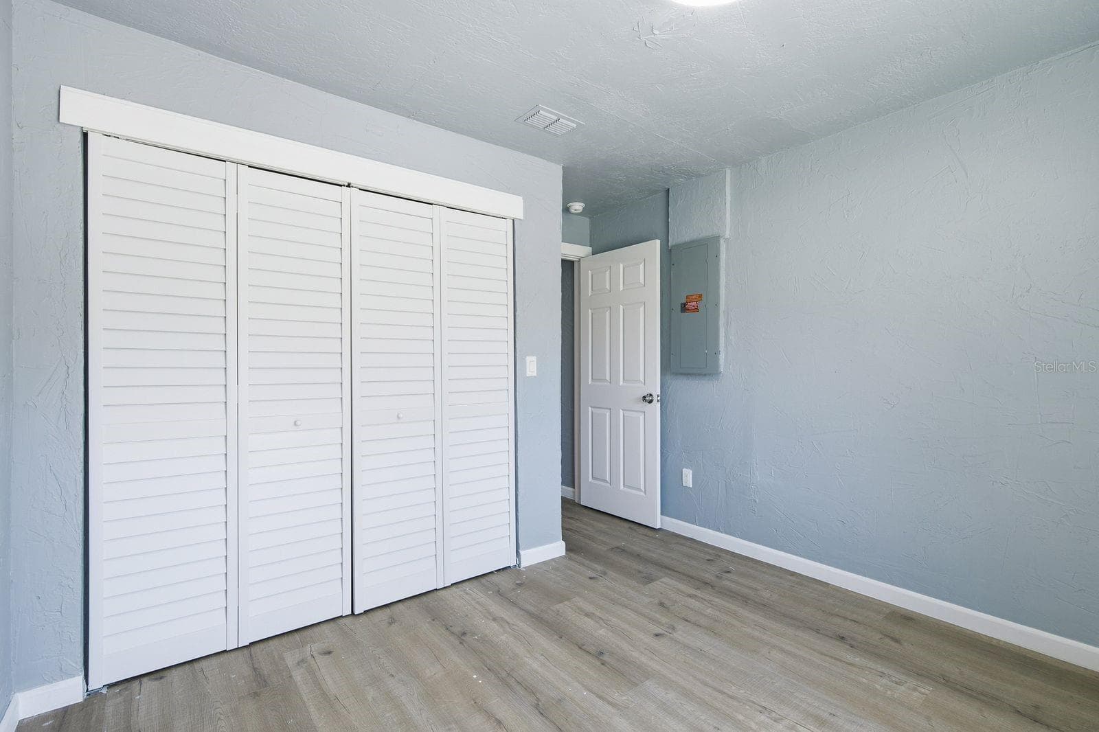 Single Family Residence at 8143 OVERLOOK PL NE, ST PETERSBURG, photo 11 of 22