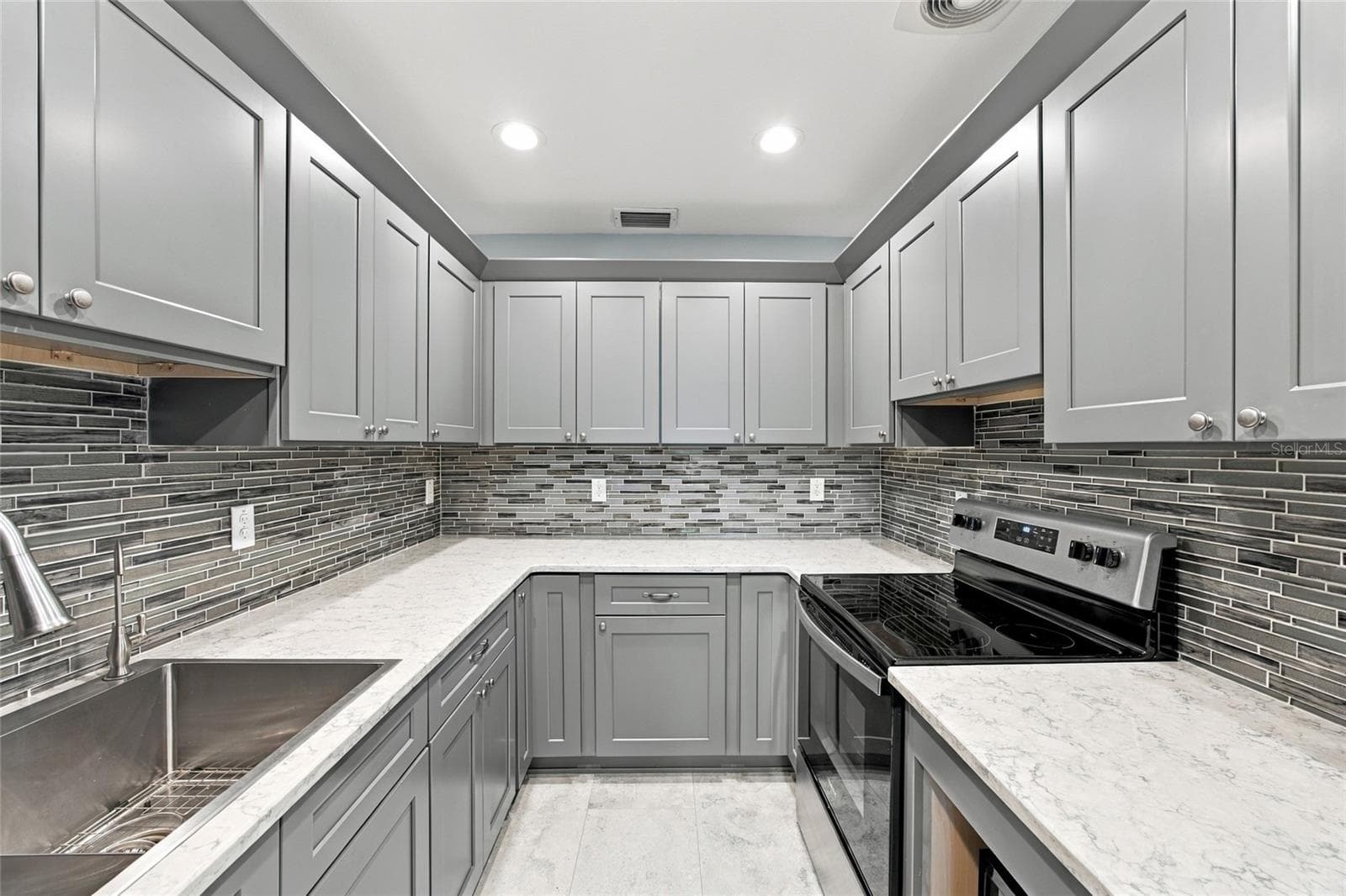 Single Family Residence at 7557 18TH AVE N, ST PETERSBURG, photo 14 of 36