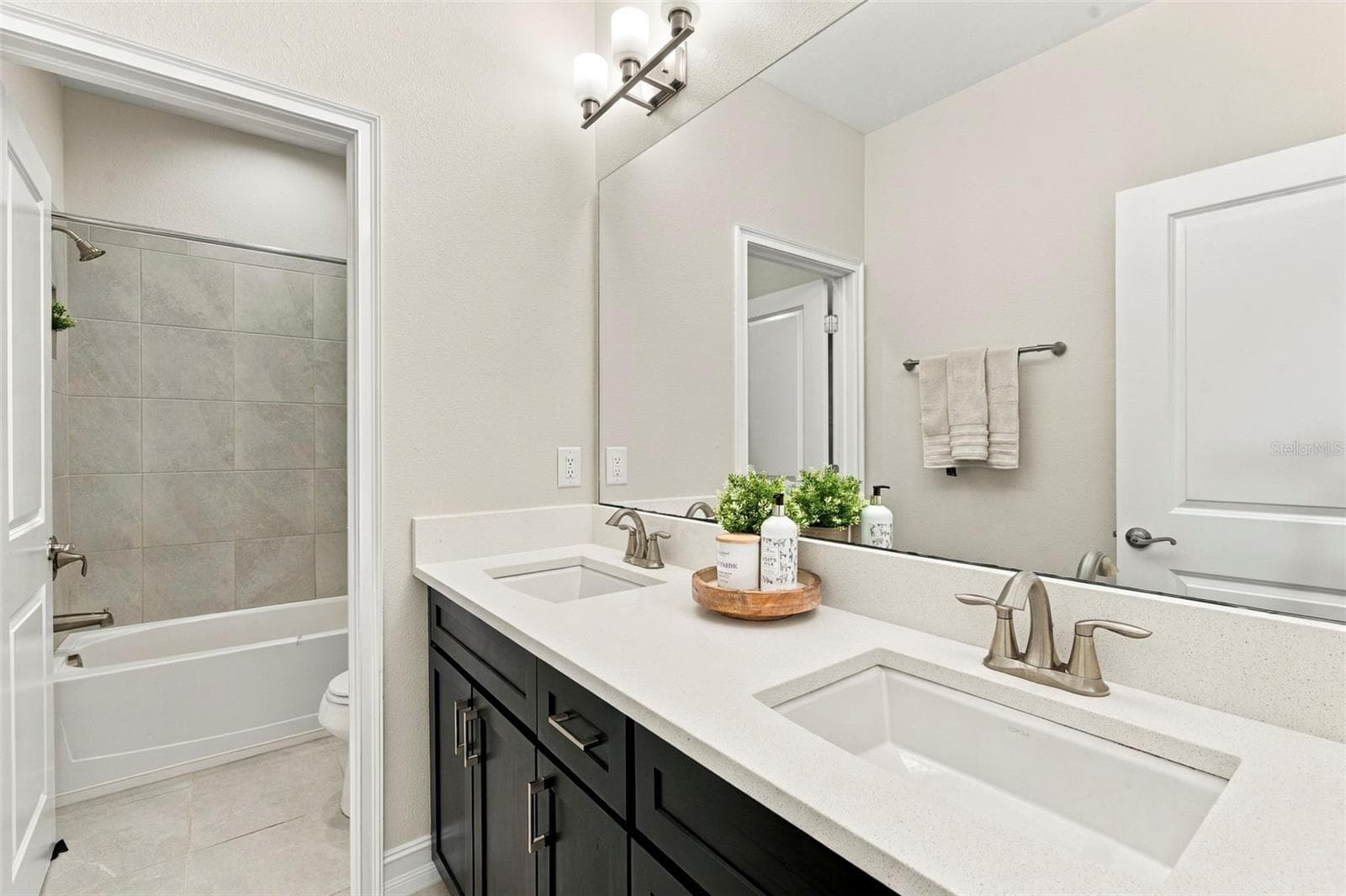 Single Family Residence at 28907 REVARO LN, WESLEY CHAPEL, photo 44 of 100