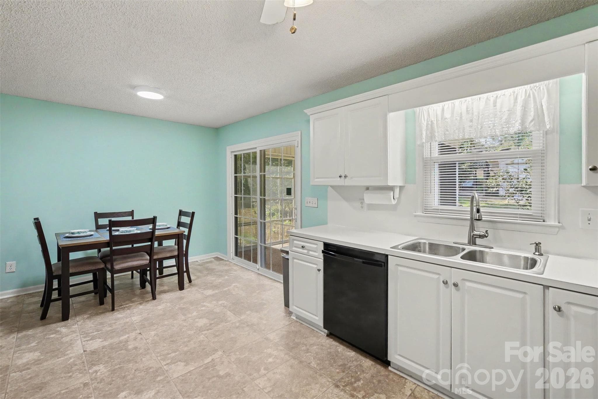 Single Family Residence at 515 Harmony Glen Circle, Rock Hill, photo 11 of 35