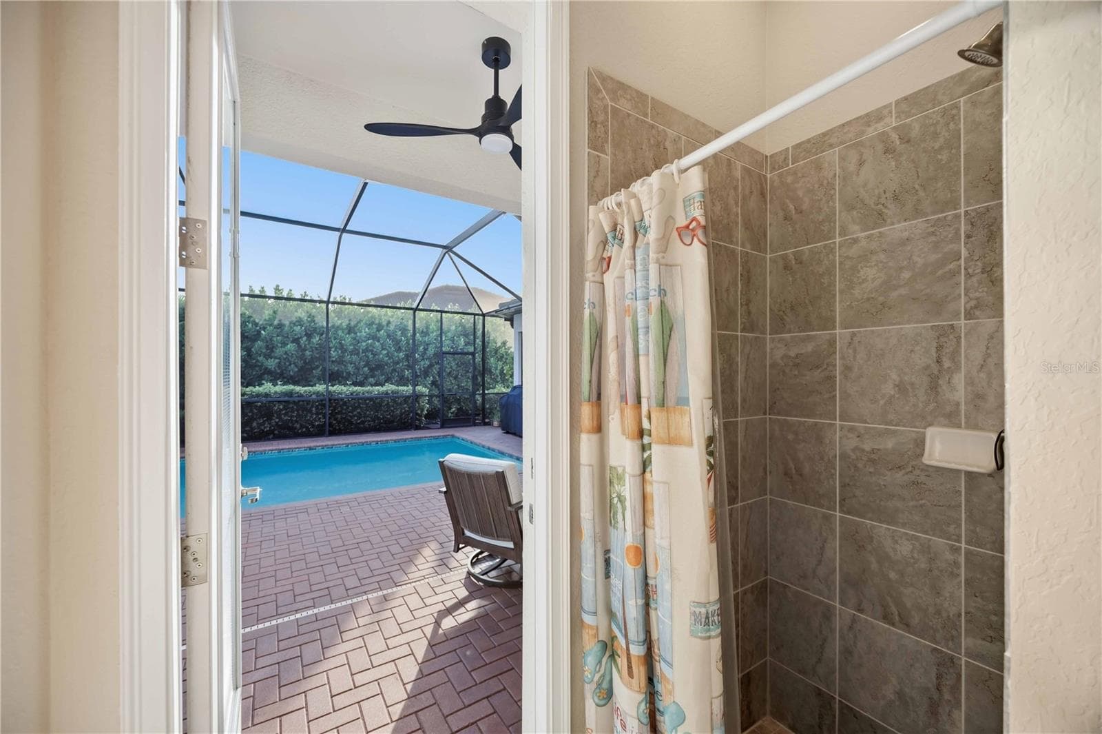 Pool bath and shower - 10720 TARFLOWER DR, VENICE
