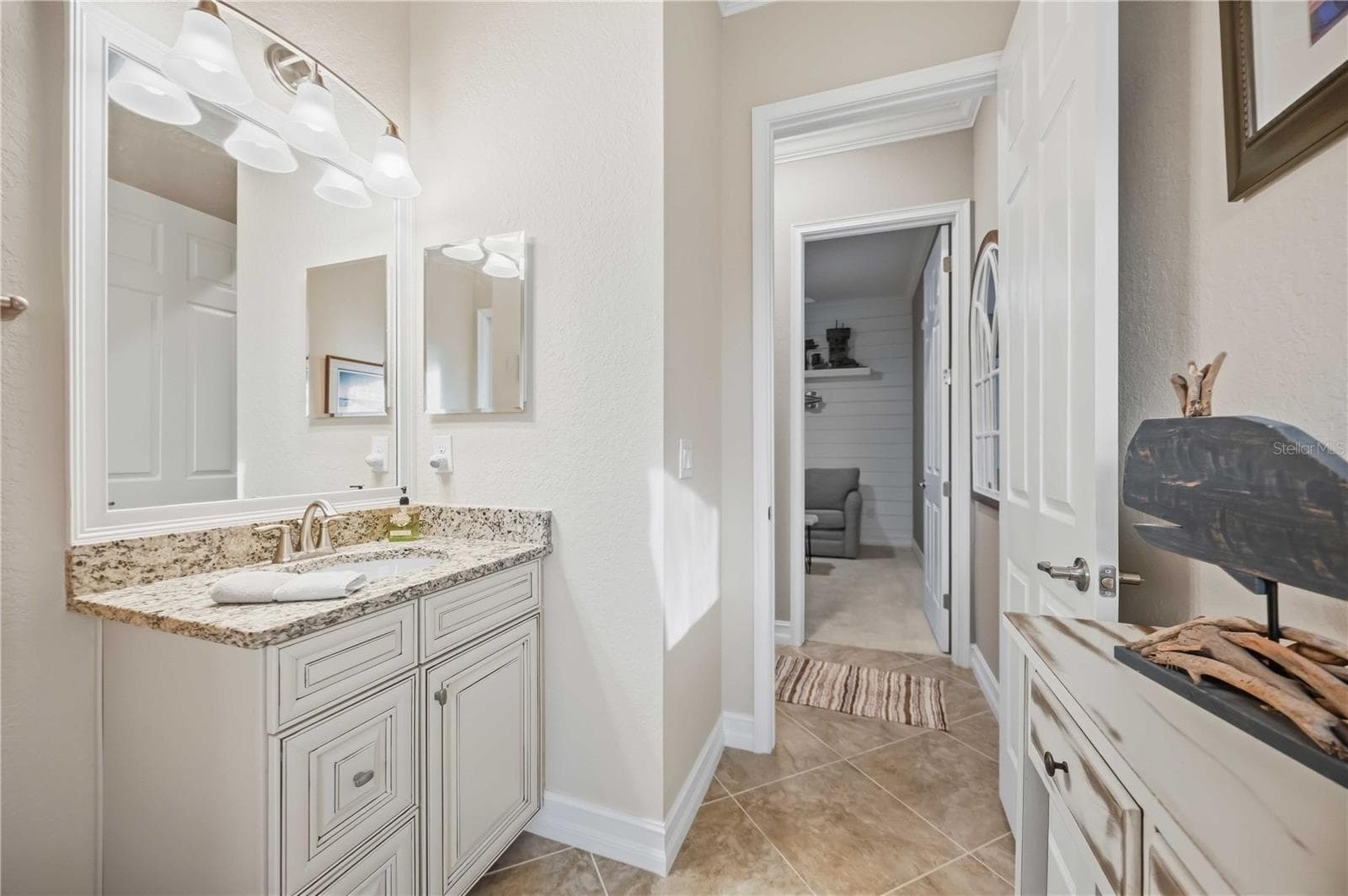 Single Family Residence at 10720 TARFLOWER DR, VENICE, photo 20 of 94