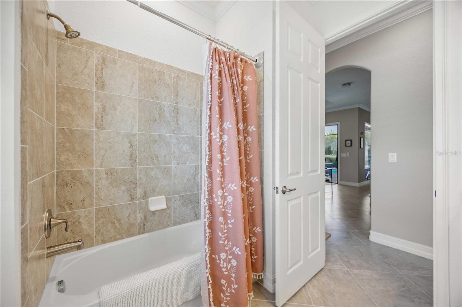 Guest Bath #2- Tub Shower Combo - 10720 TARFLOWER DR, VENICE